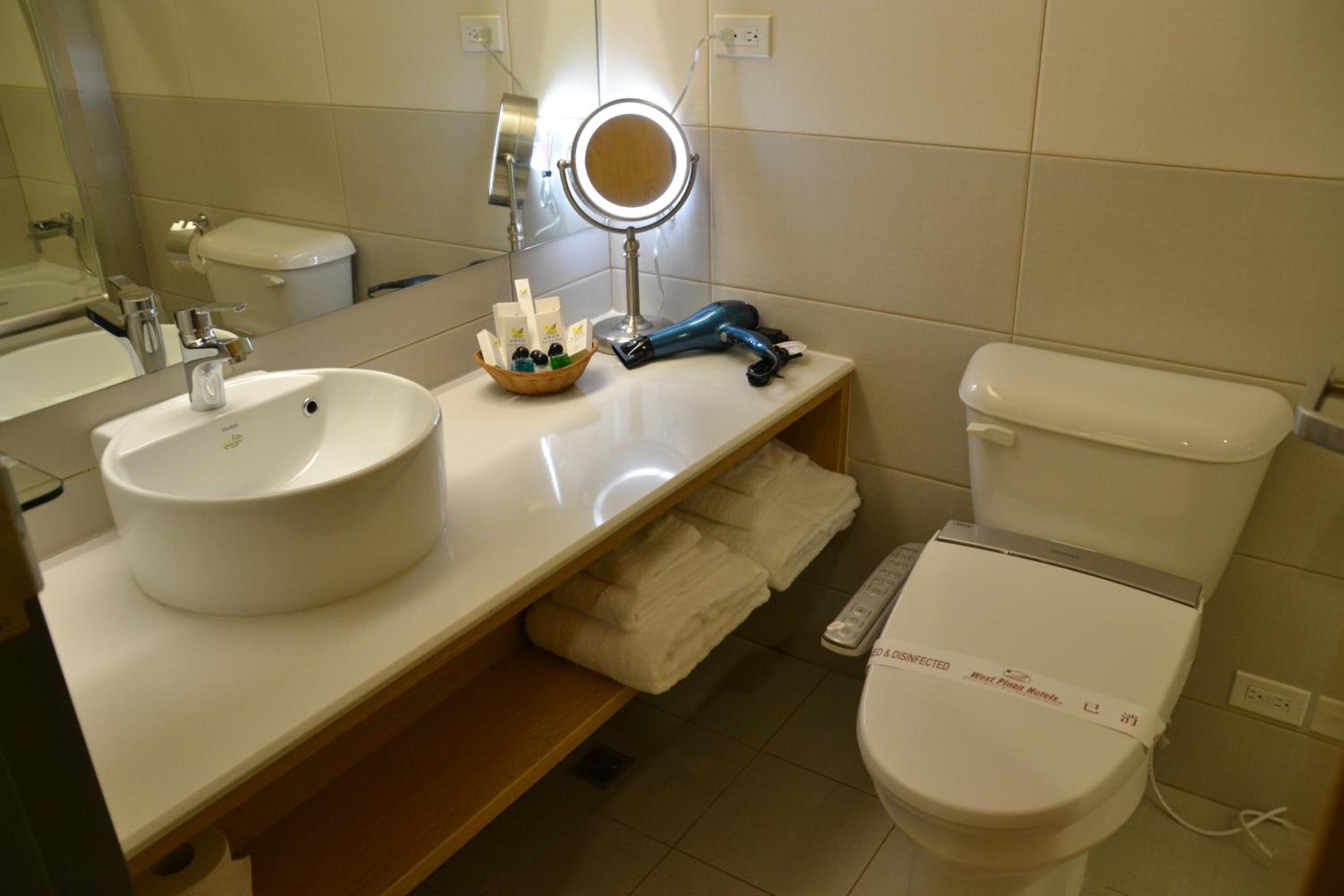Double or Twin Room with Balcony - Photo 7