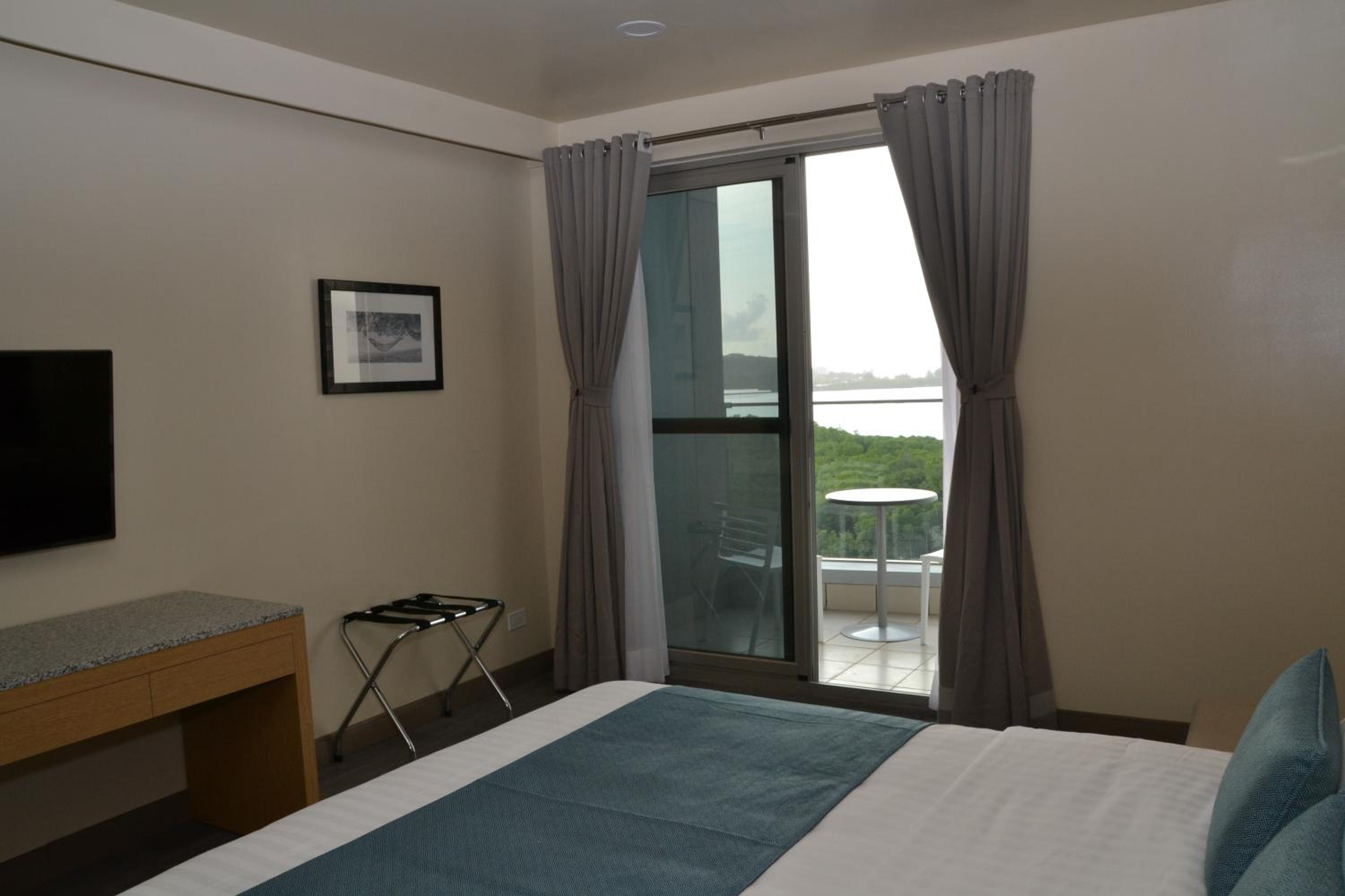 Queen Room with Sea View - Photo 8