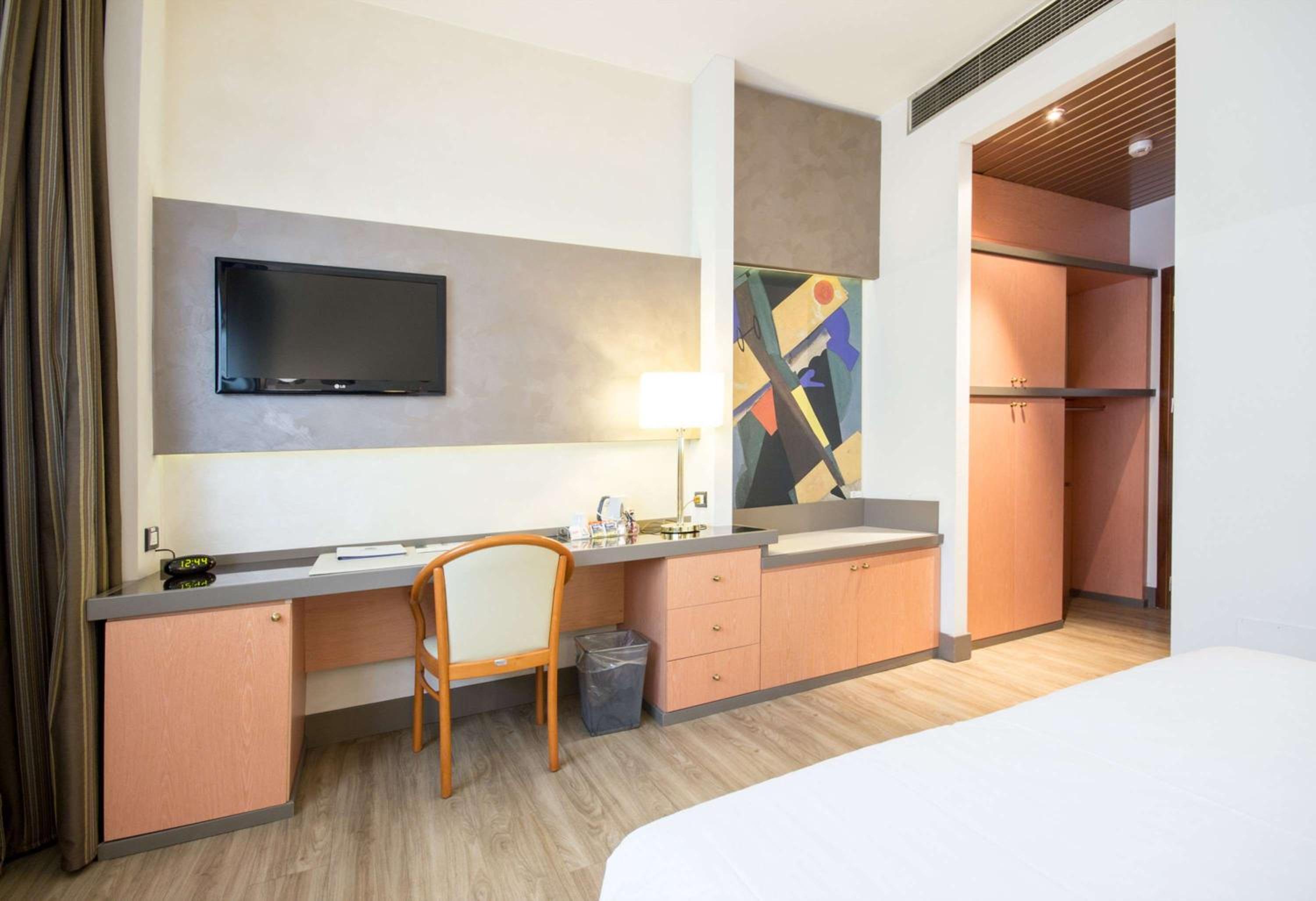 Economy Double Room - Photo 14