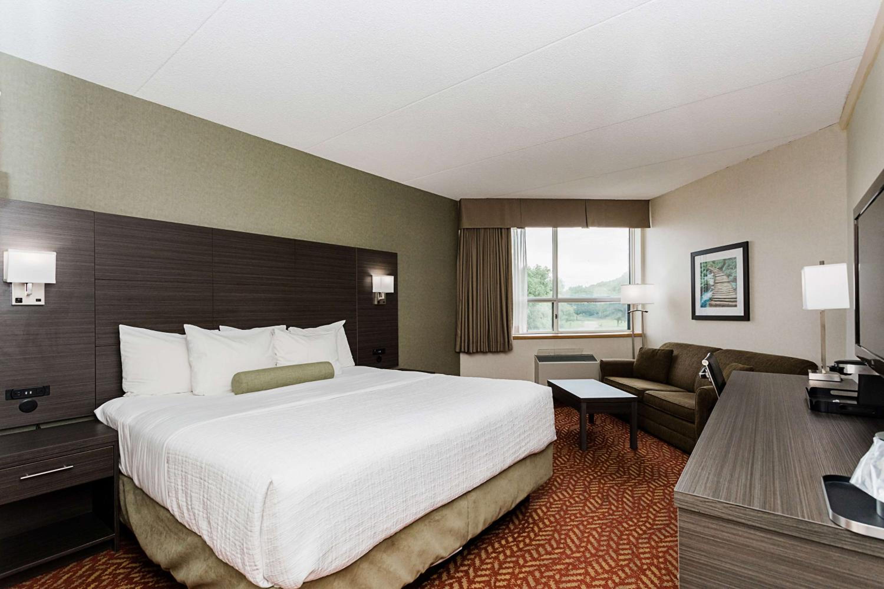 King Room with Spa Bath and Fireplace - Non-Smoking