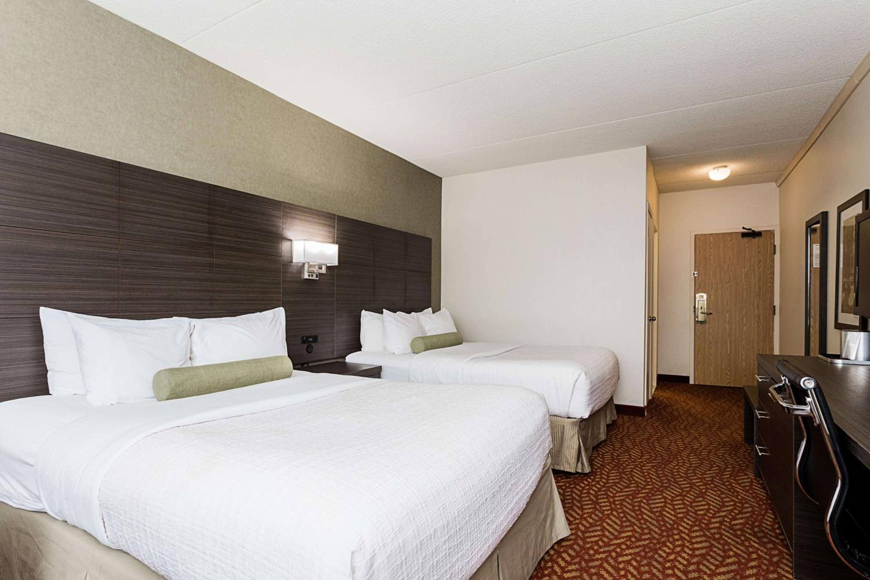 Queen Room with Two Queen Beds - Pet Friendly/Ground Floor/Non-Smoking photo 2