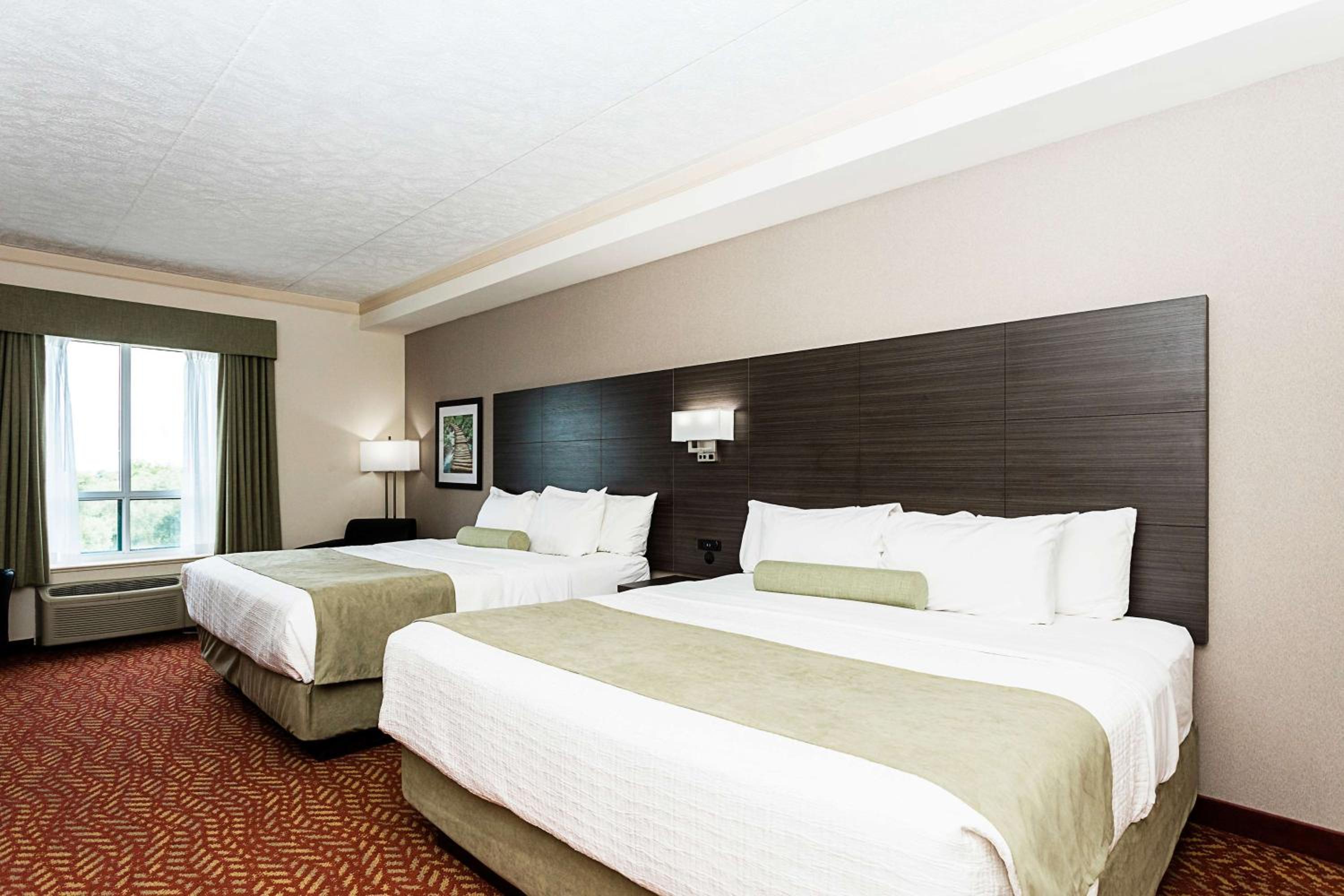 King Suite with Two King Beds, Tower and Bay View - Non-Smoking photo 2
