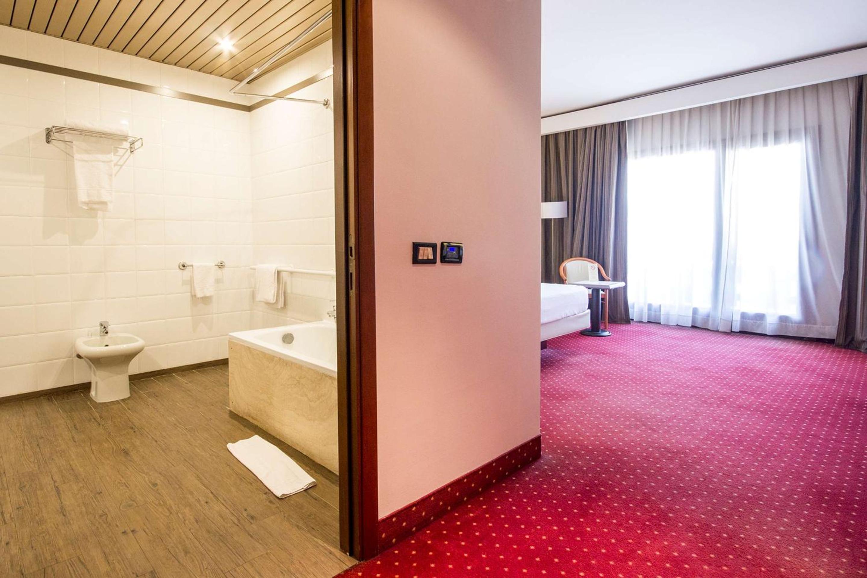 Classic Queen Room - Non-Smoking - Photo 23