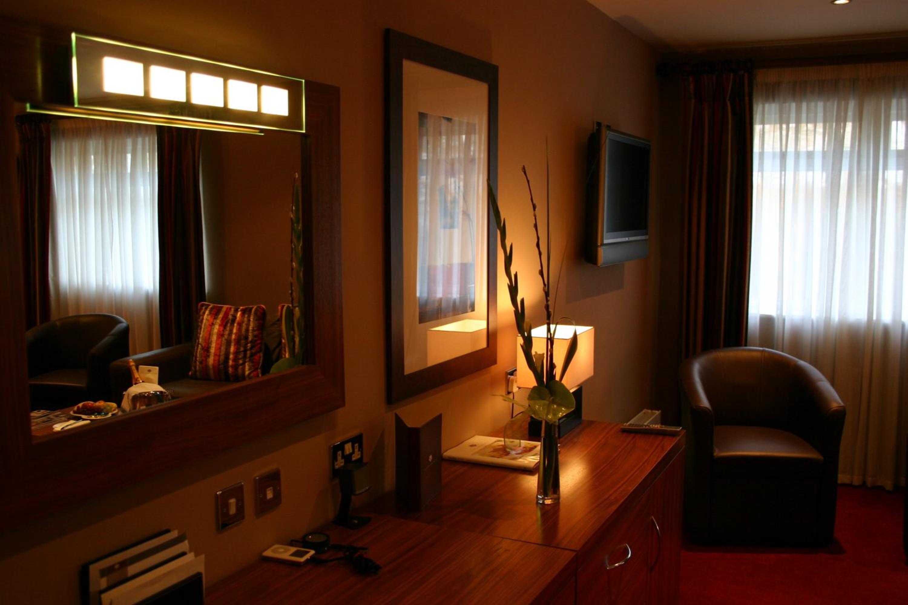 Premier King Room - Photo 8