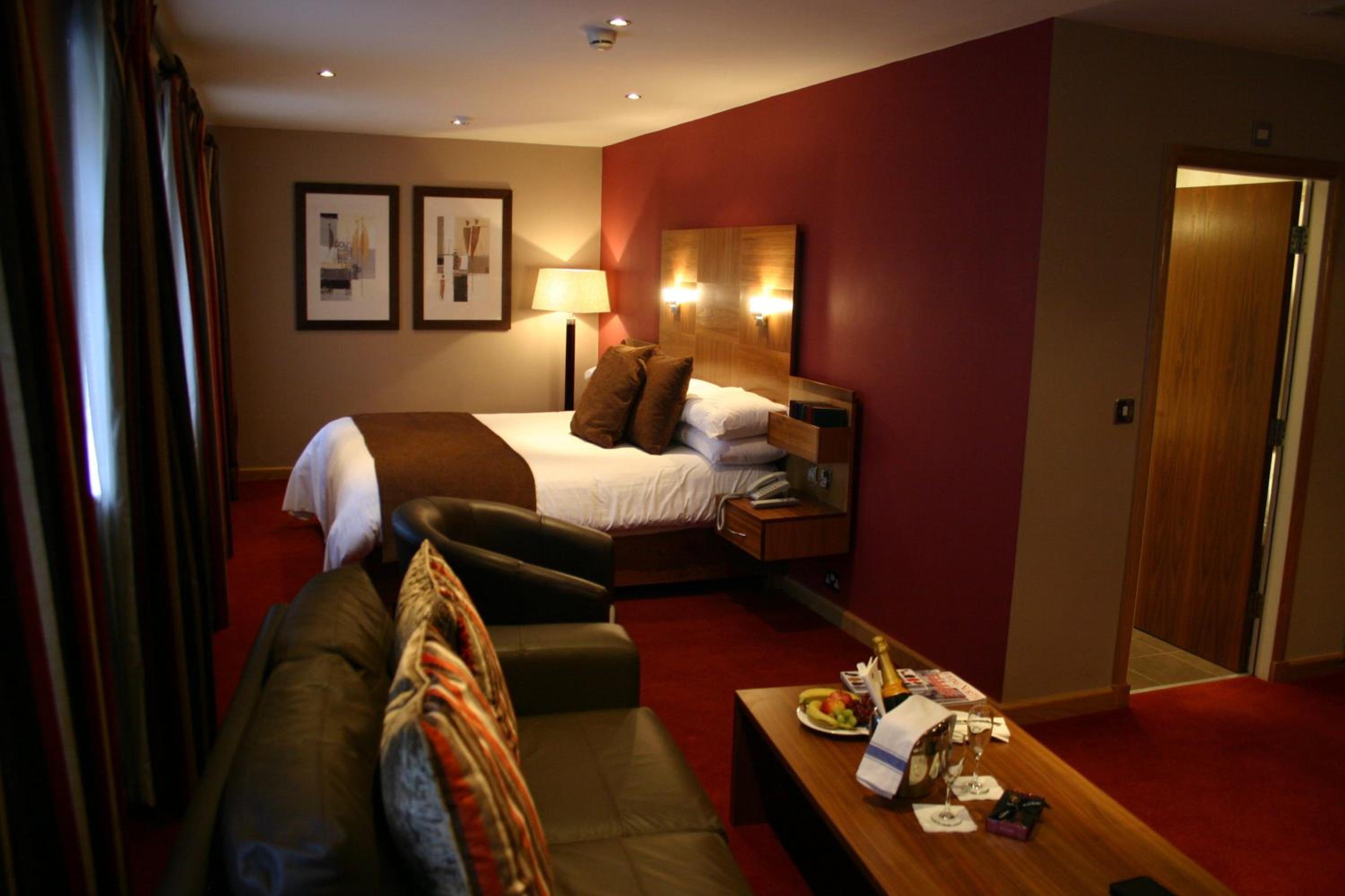 Premier King Room - Photo 9
