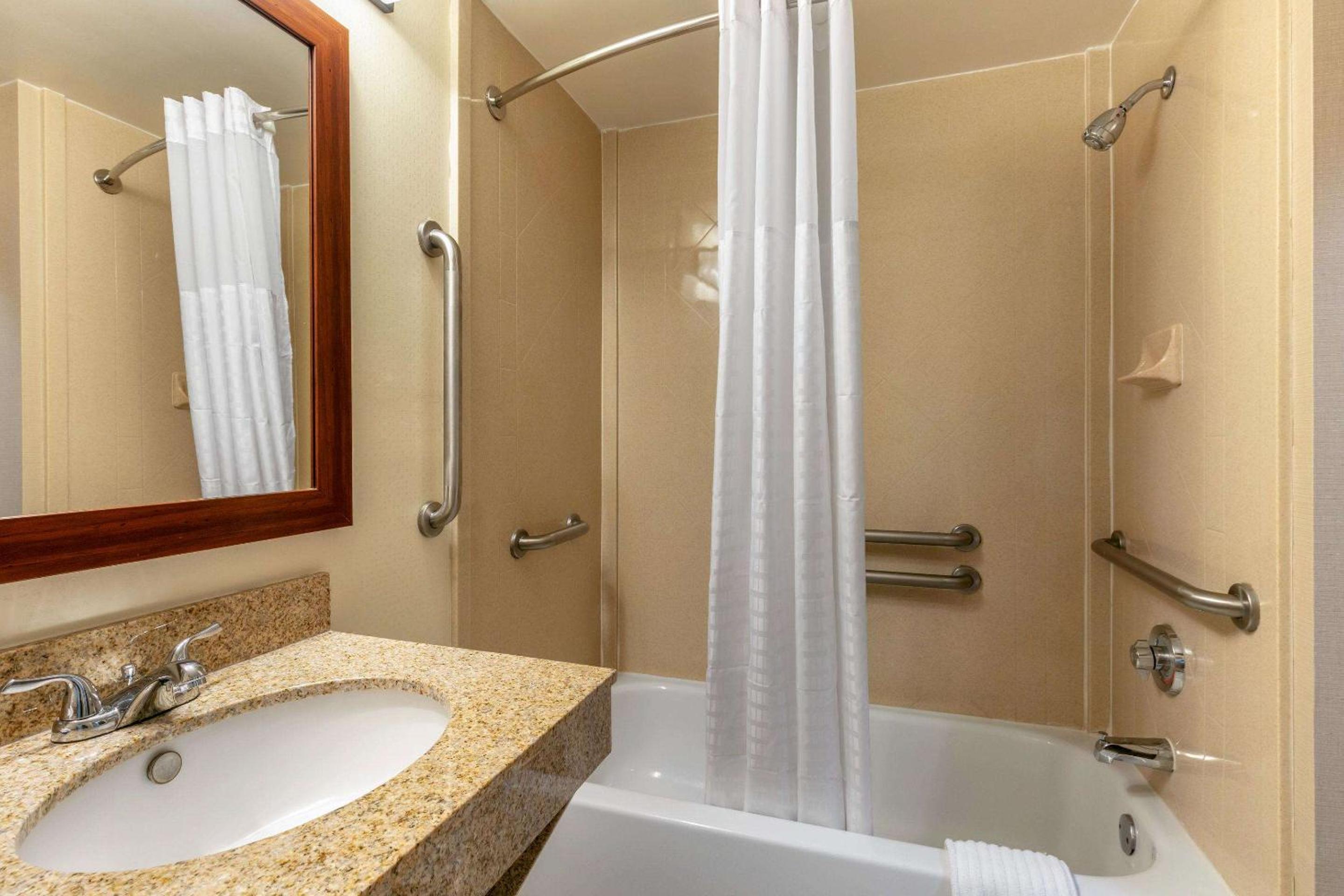 King Room - Accessible/Non-Smoking - Photo 4