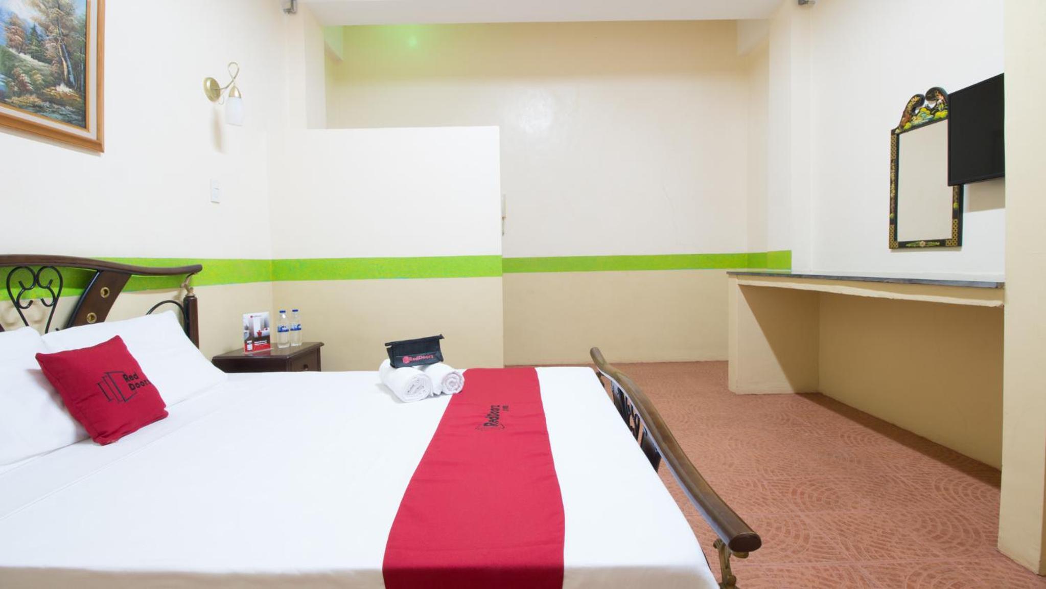 Deluxe Room - Photo 6