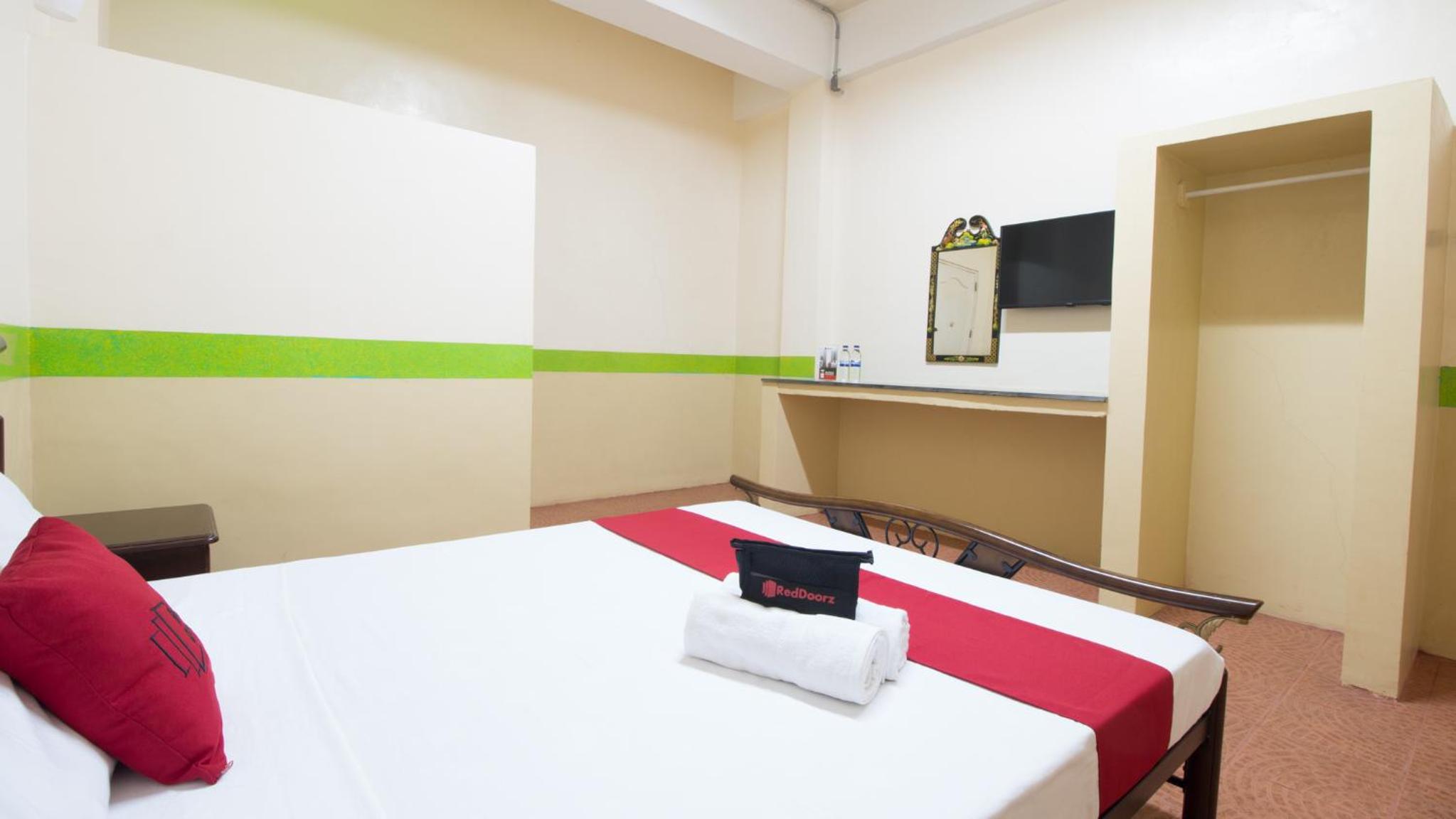 Deluxe Room - Photo 8