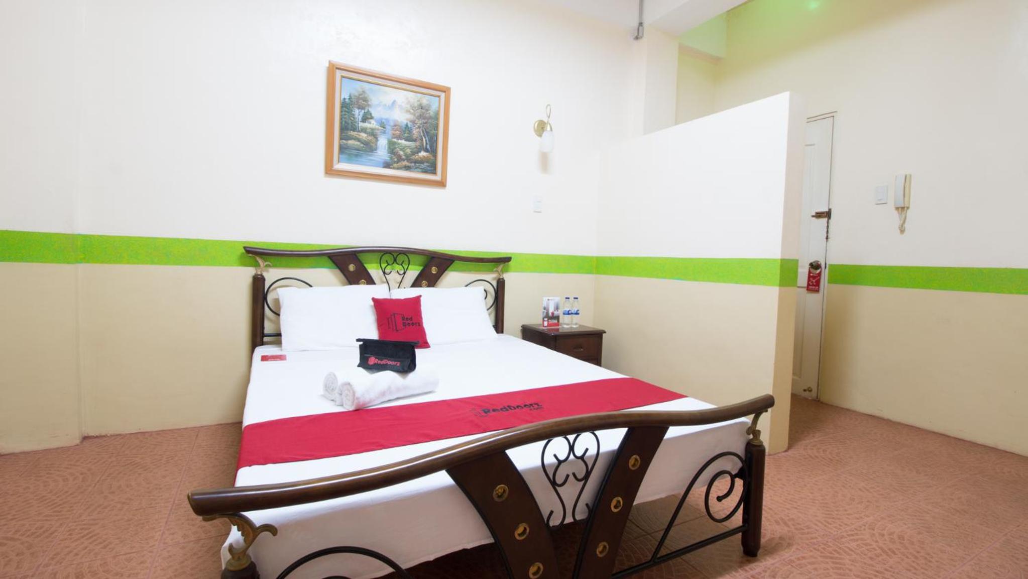 Deluxe Room - Photo 5