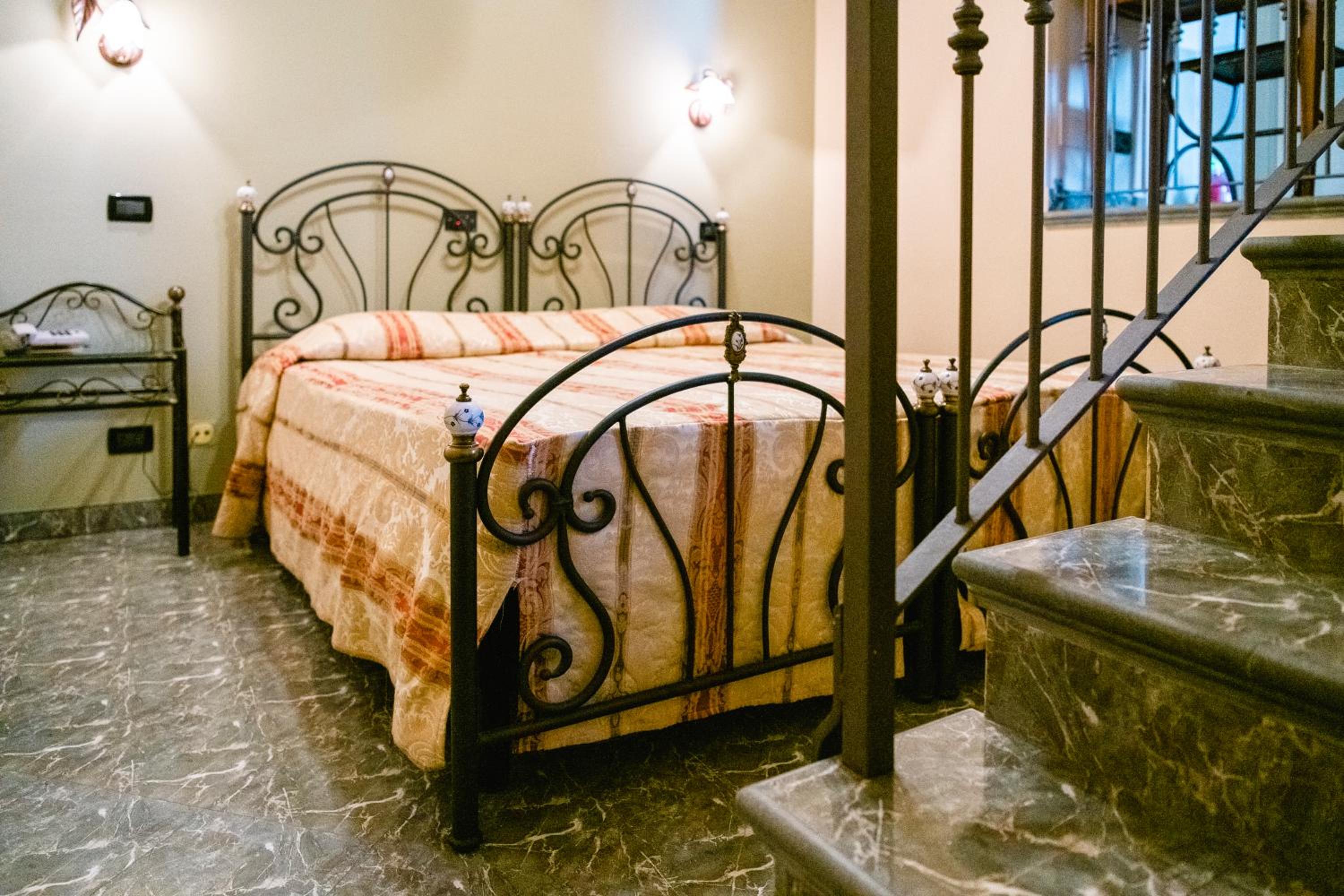 Double or Twin Room - Photo 4