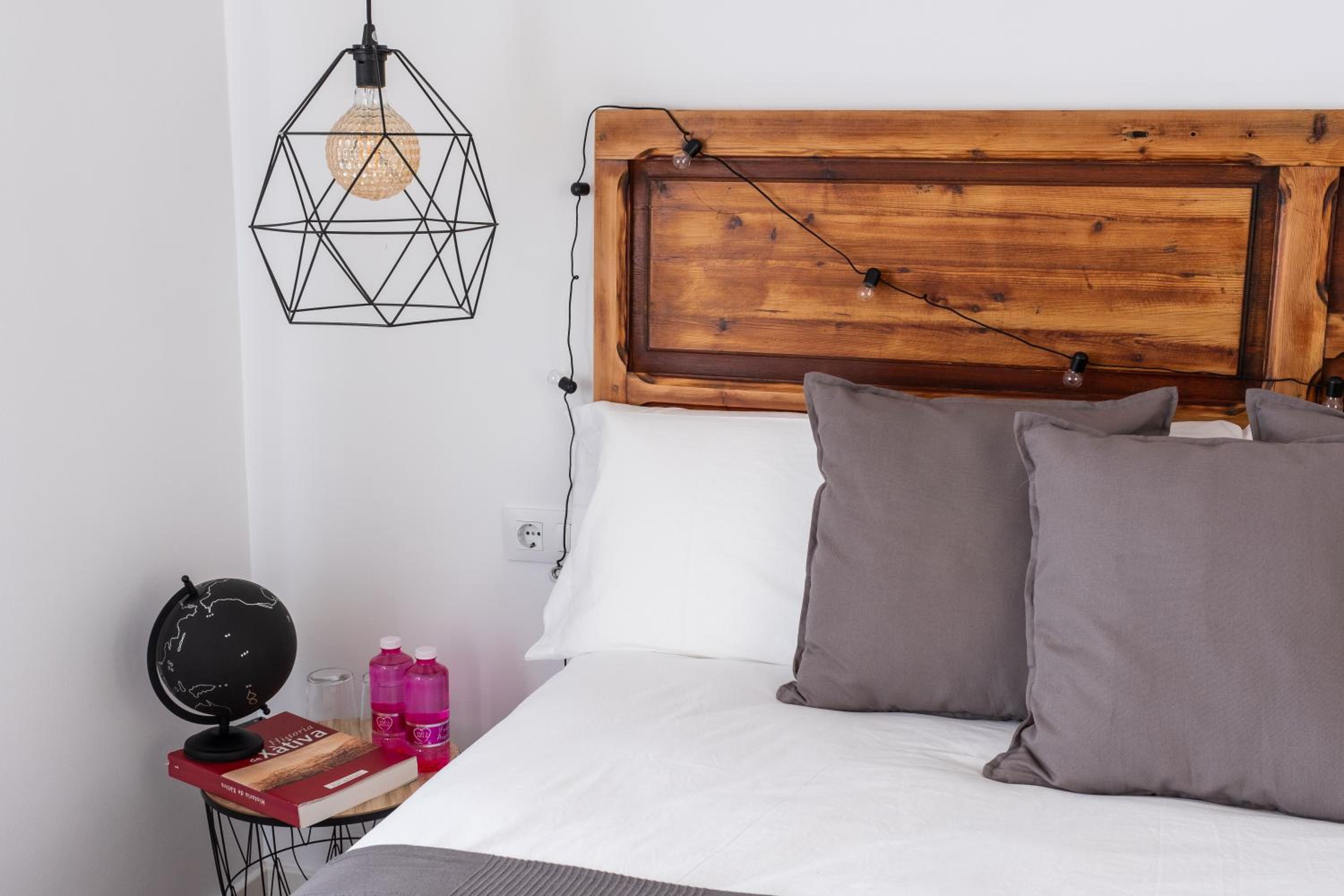 Standard Double Room - Photo 17