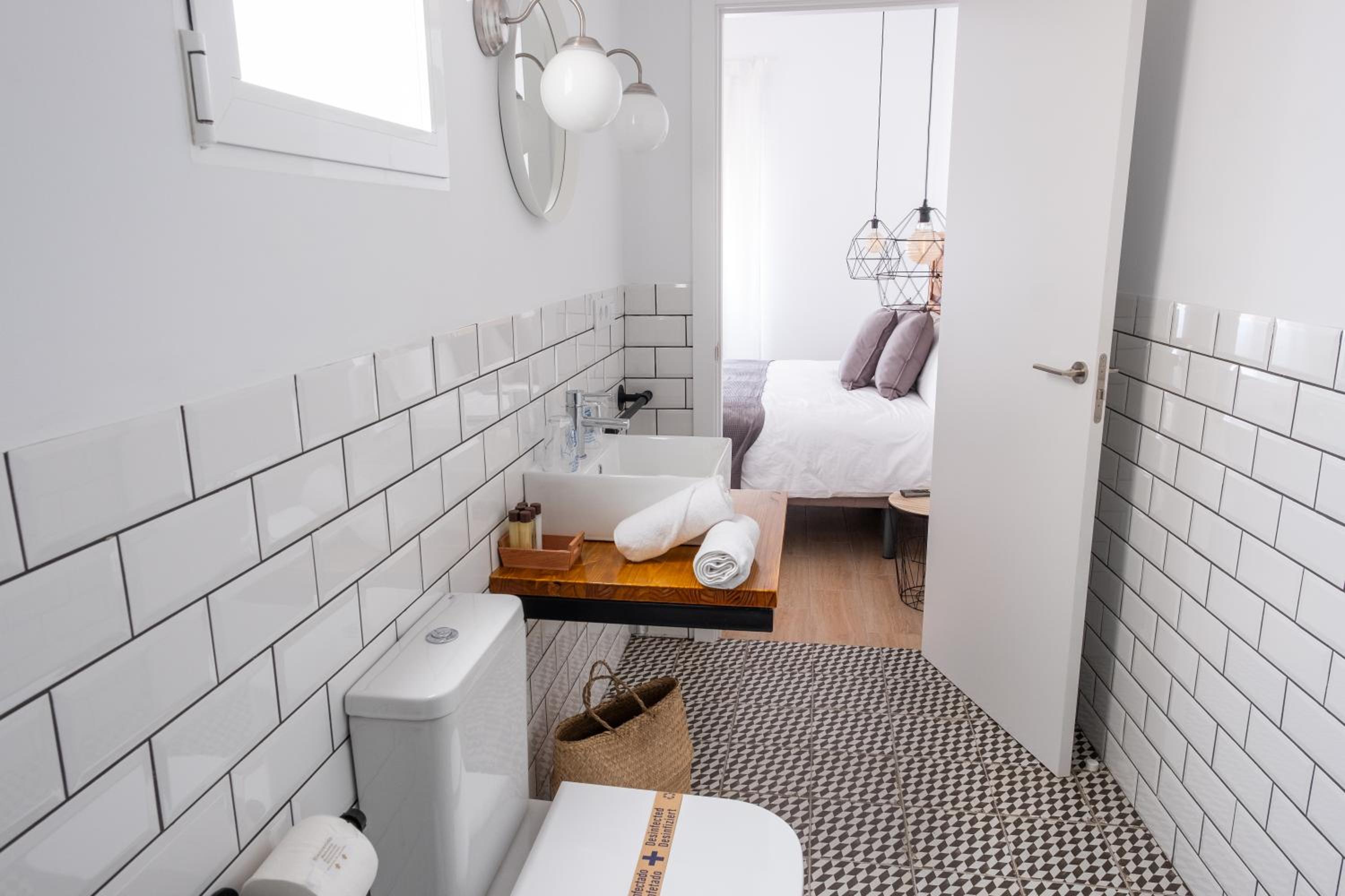 Standard Double Room - Photo 20