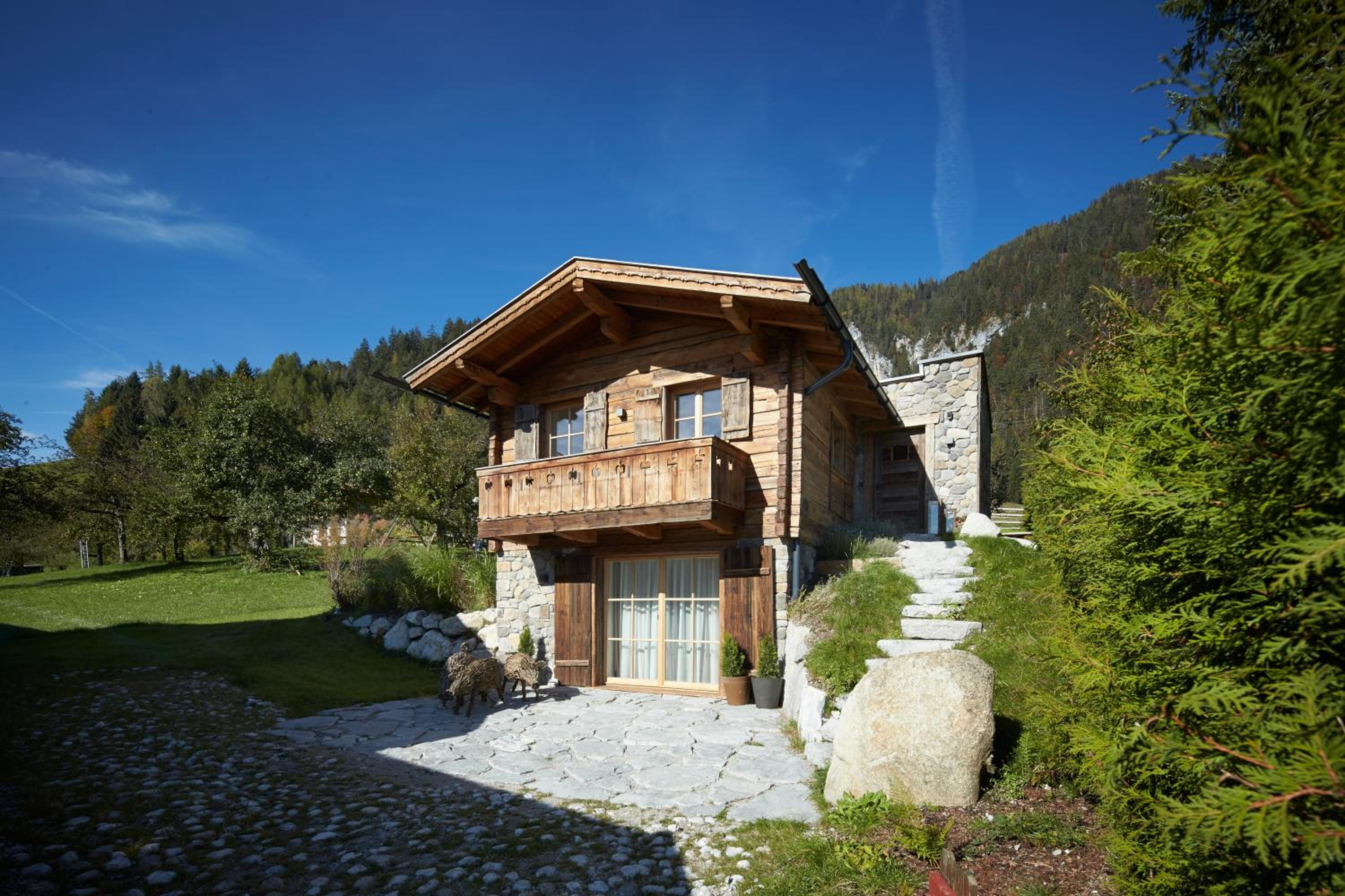 Chalet with Balcony and Terrace photo 2