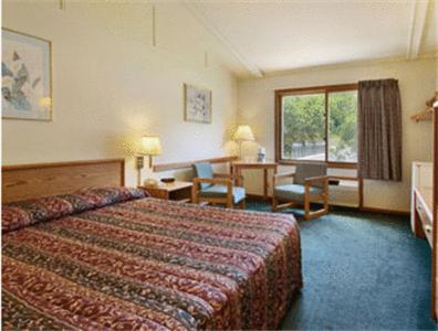 Queen Room - Non-Smoking - Photo 1