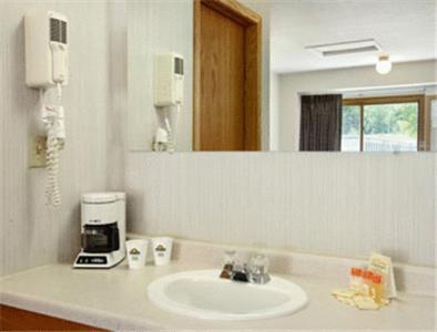 Queen Room - Non-Smoking - Photo 2