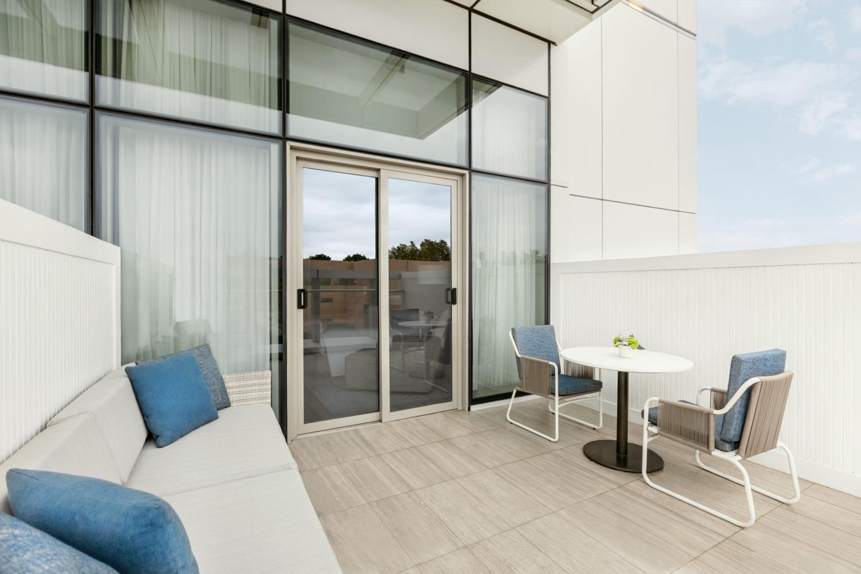 Deluxe Two Double Beds with Balcony - Photo 5