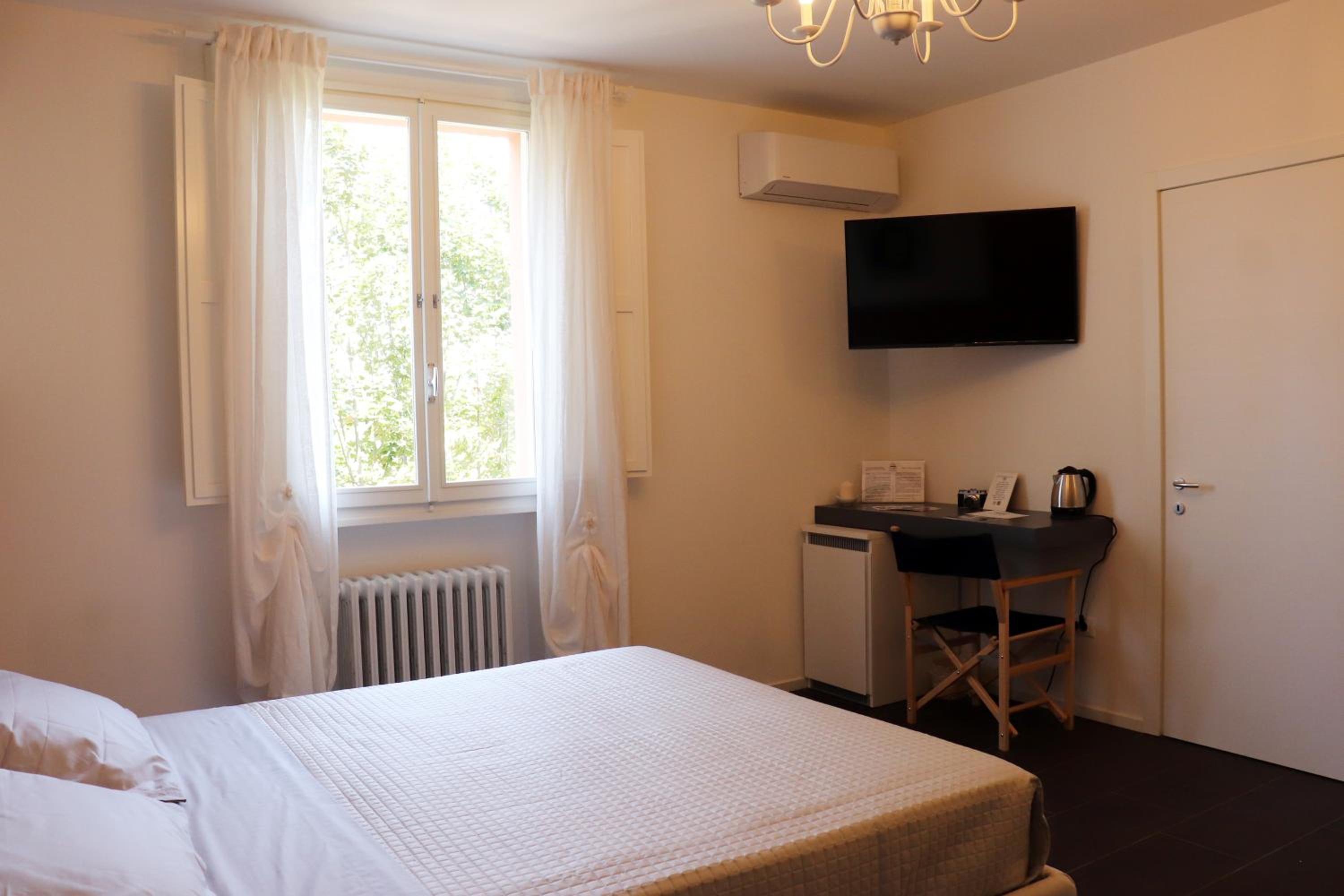 Quadruple Room with Private Bathroom - Photo 6