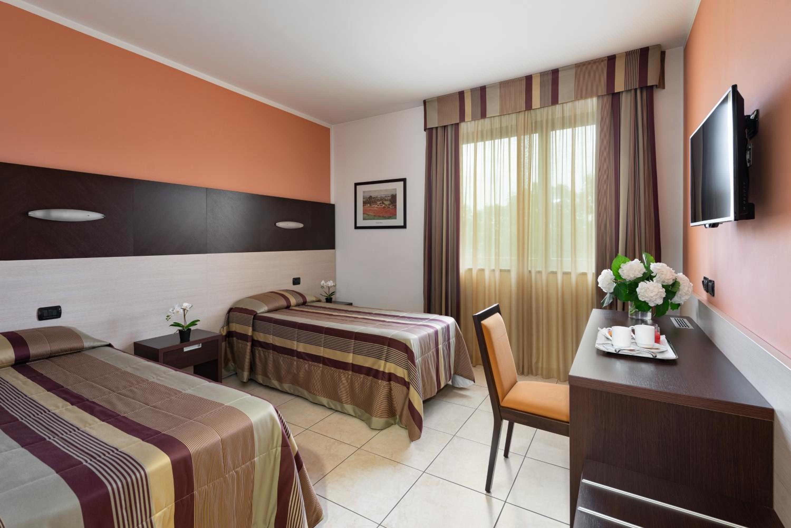Twin Room - Photo 1