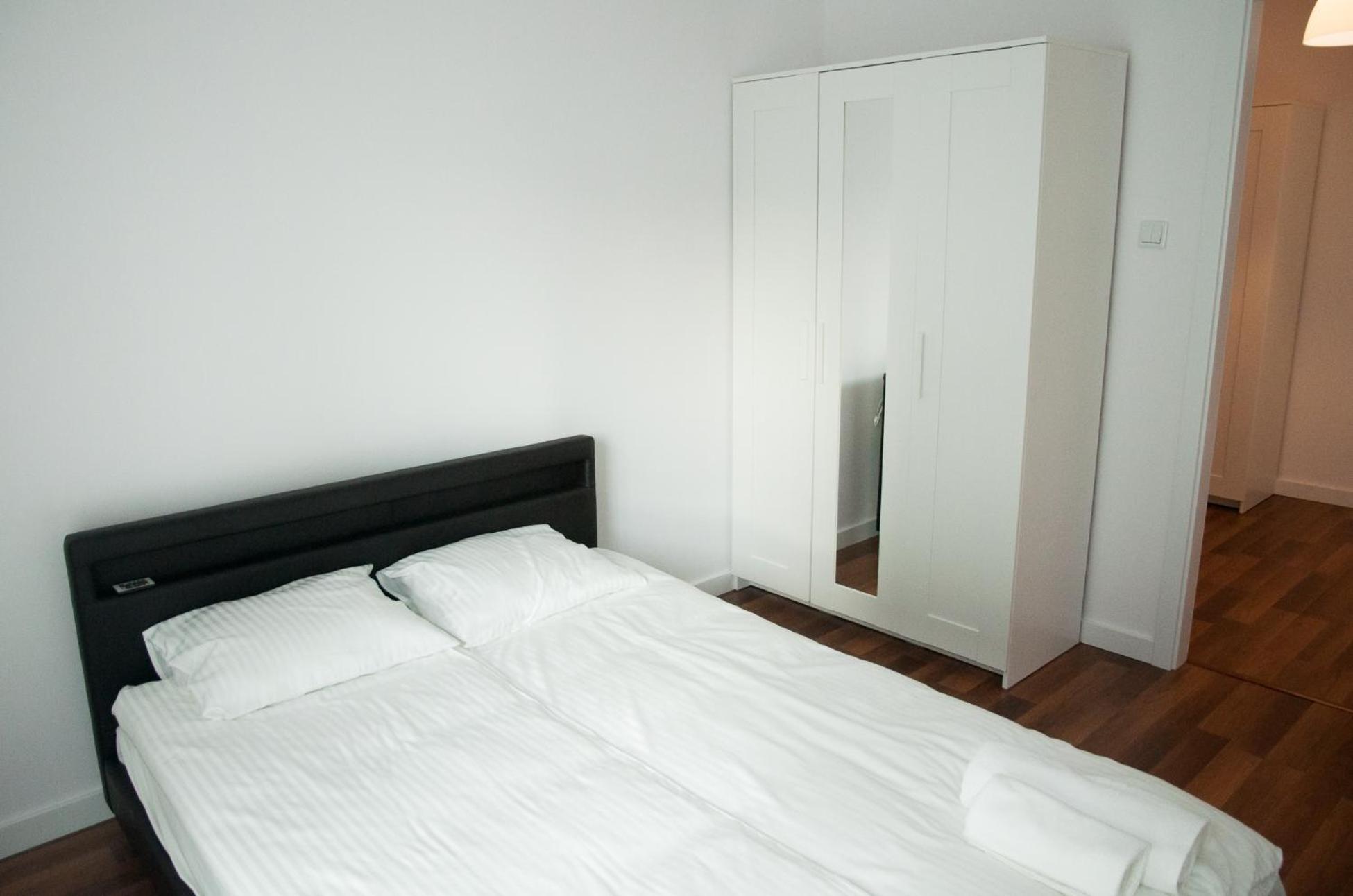 One-Bedroom Apartment - Photo 3