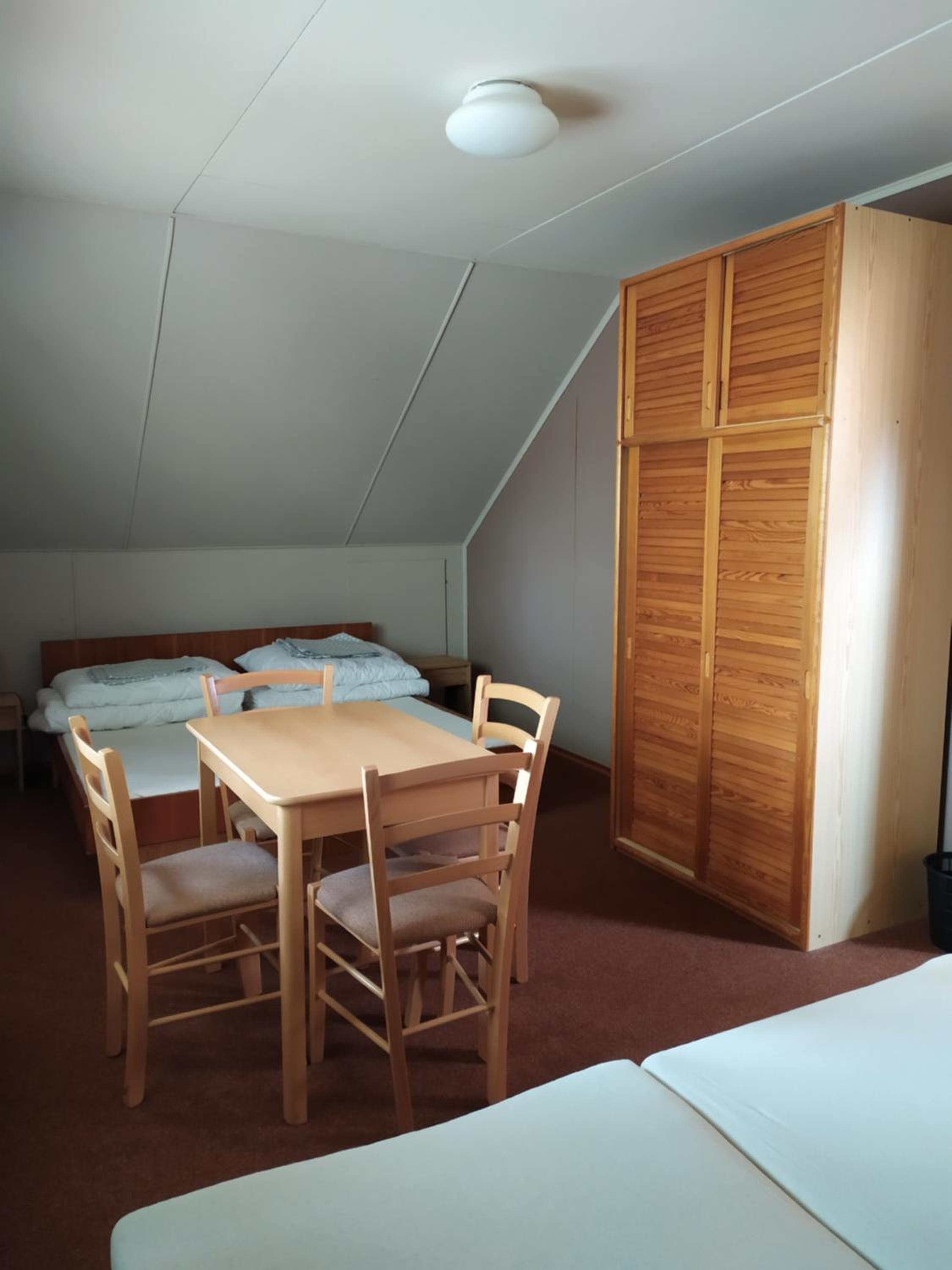 Attic Three-Bedroom Apartment  photo 1