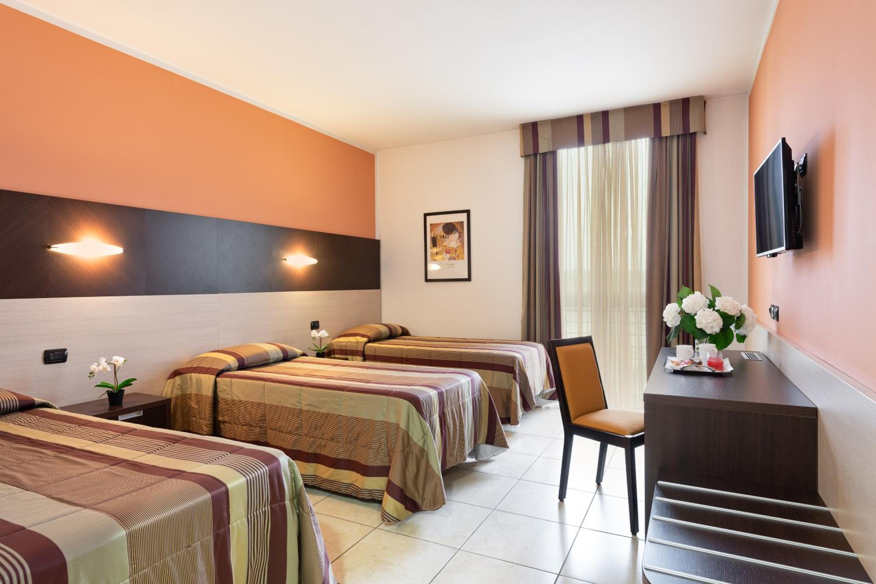 Classic Triple Room - Photo 1