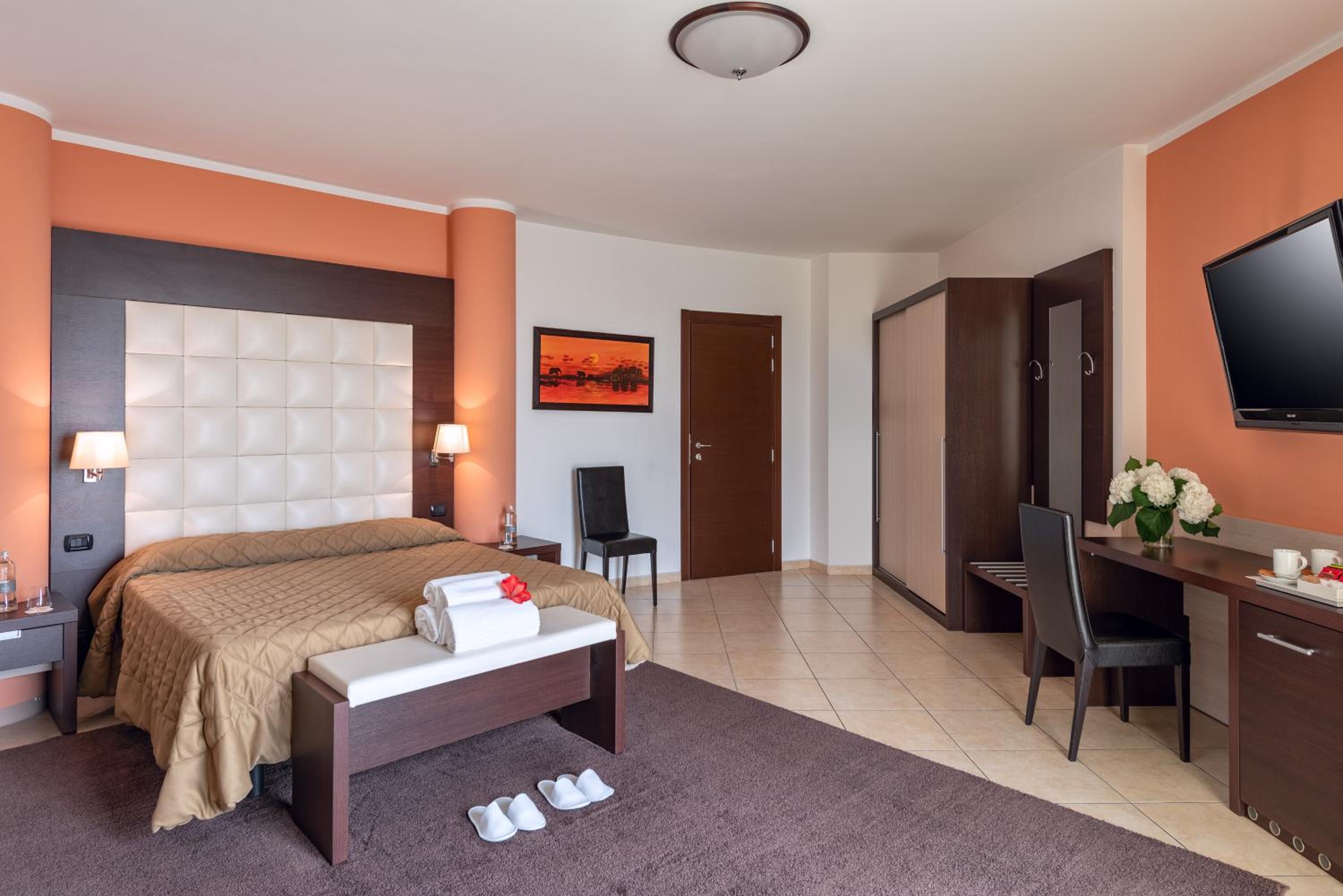 Suite - Photo 5