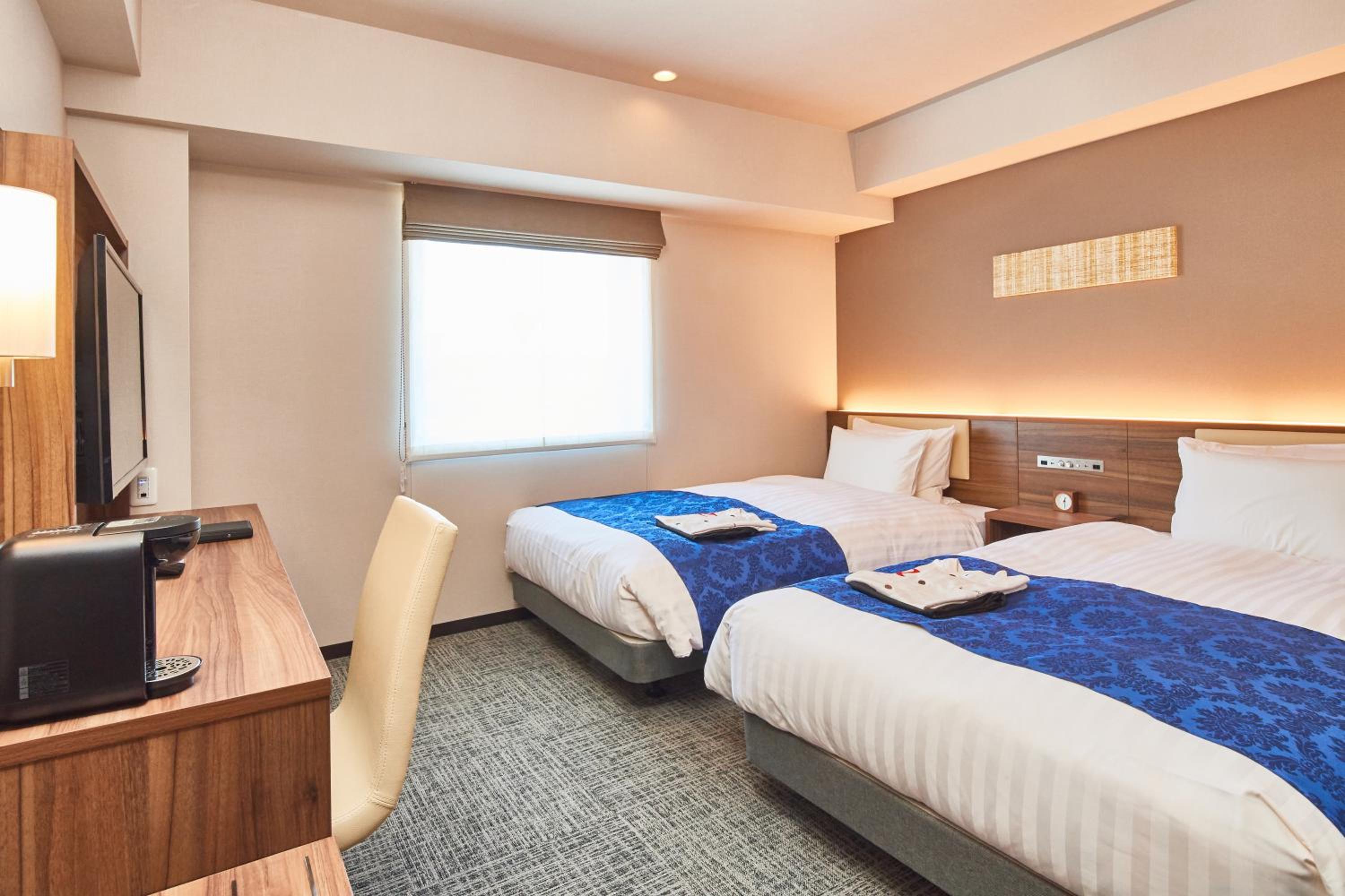 Twin Room - Non-Smoking - Photo 2