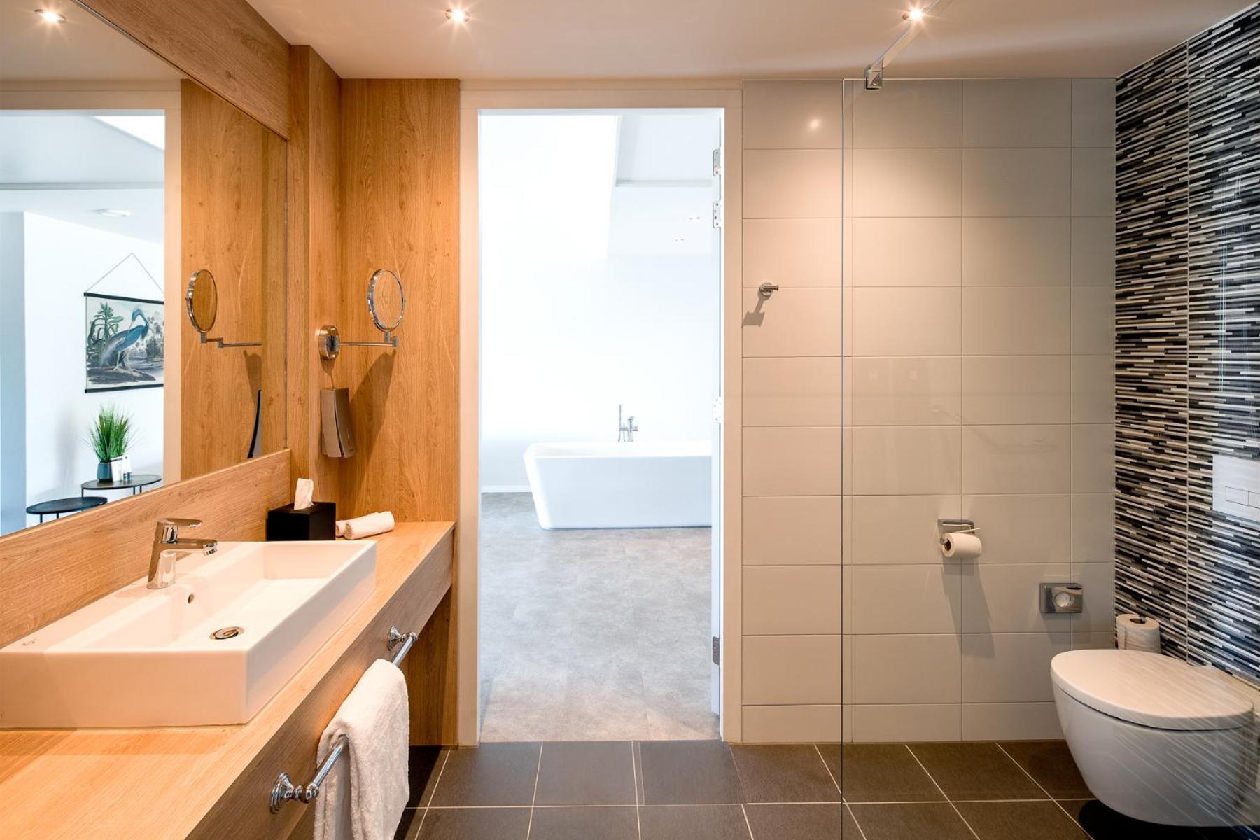 Suite with Balcony - Photo 2