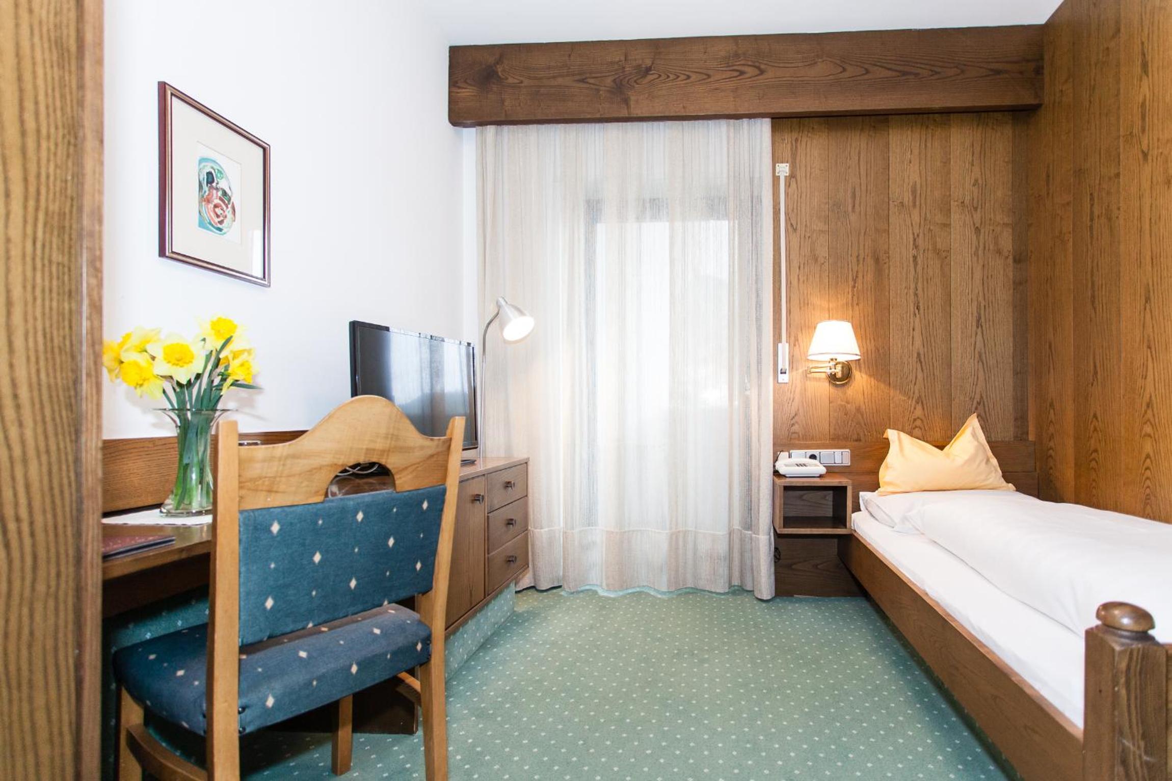 Small Single Room photo 3