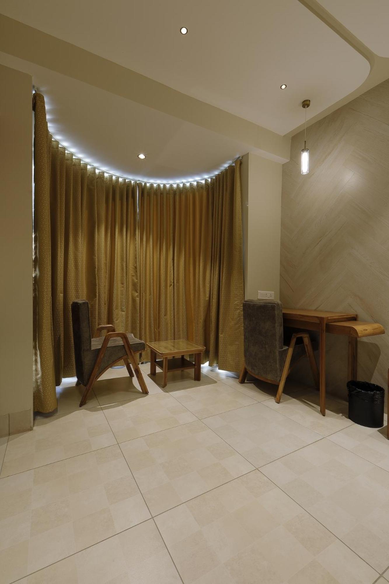 Deluxe Double Room with Balcony photo 3