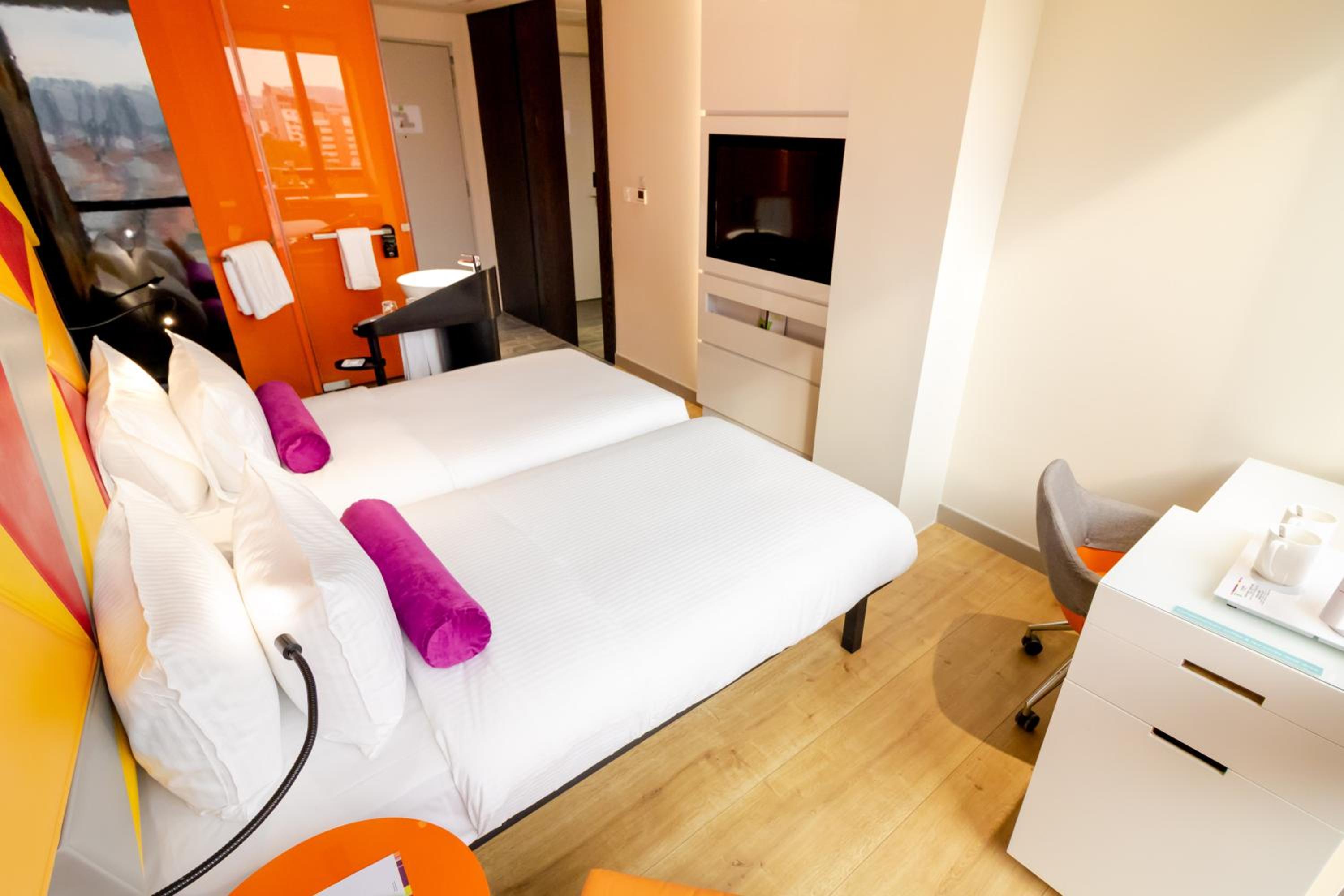 Standard Twin Room, 2 Single Beds photo 3