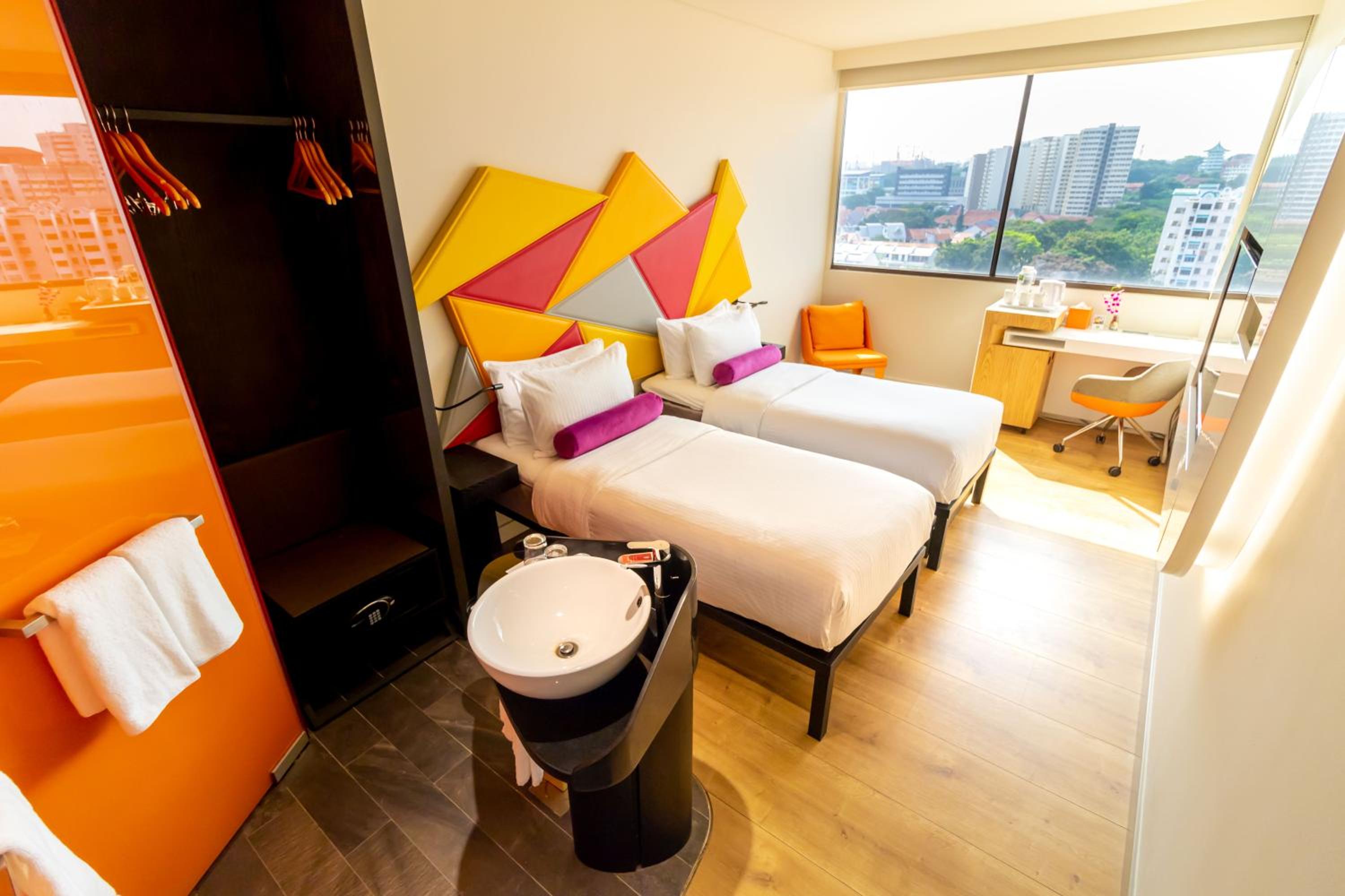 Standard Twin Room, 2 Single Beds photo 2