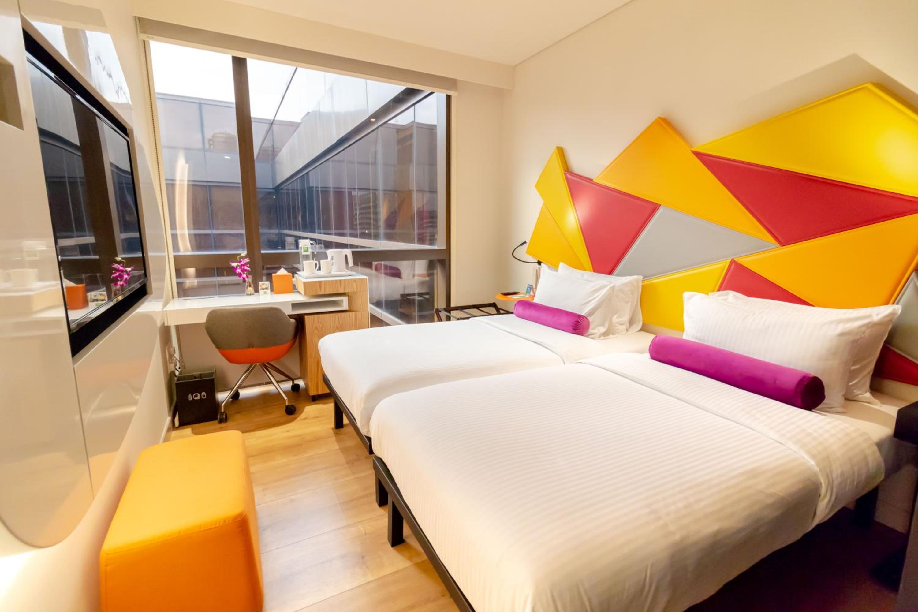 Standard Twin Room with Pool View, 2 Single Beds photo 2