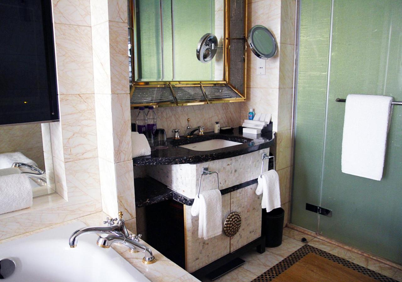 Executive Deluxe Twin Room - Photo 8