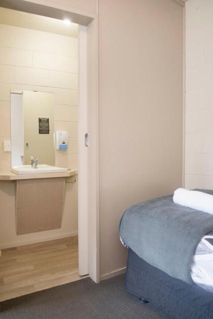 Twin Room with Private Bathroom photo 3