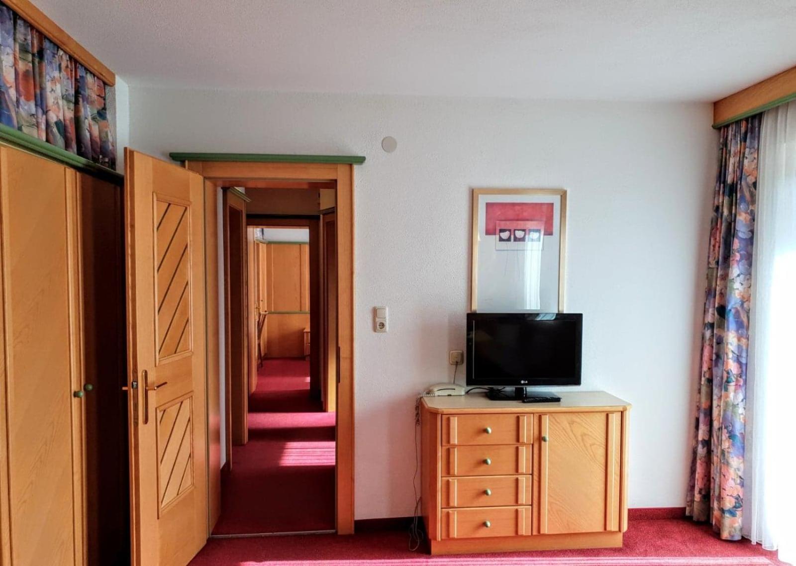 One-Bedroom Apartment - Photo 7