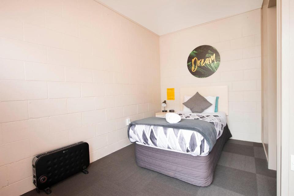 Single Room with Bathroom photo 3