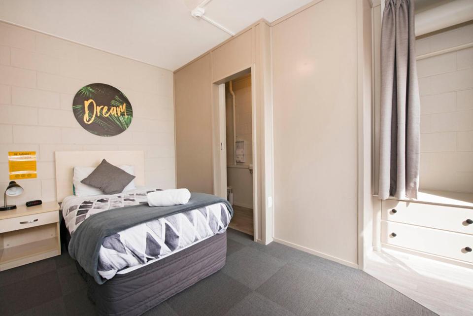 Single Room with Bathroom photo 1