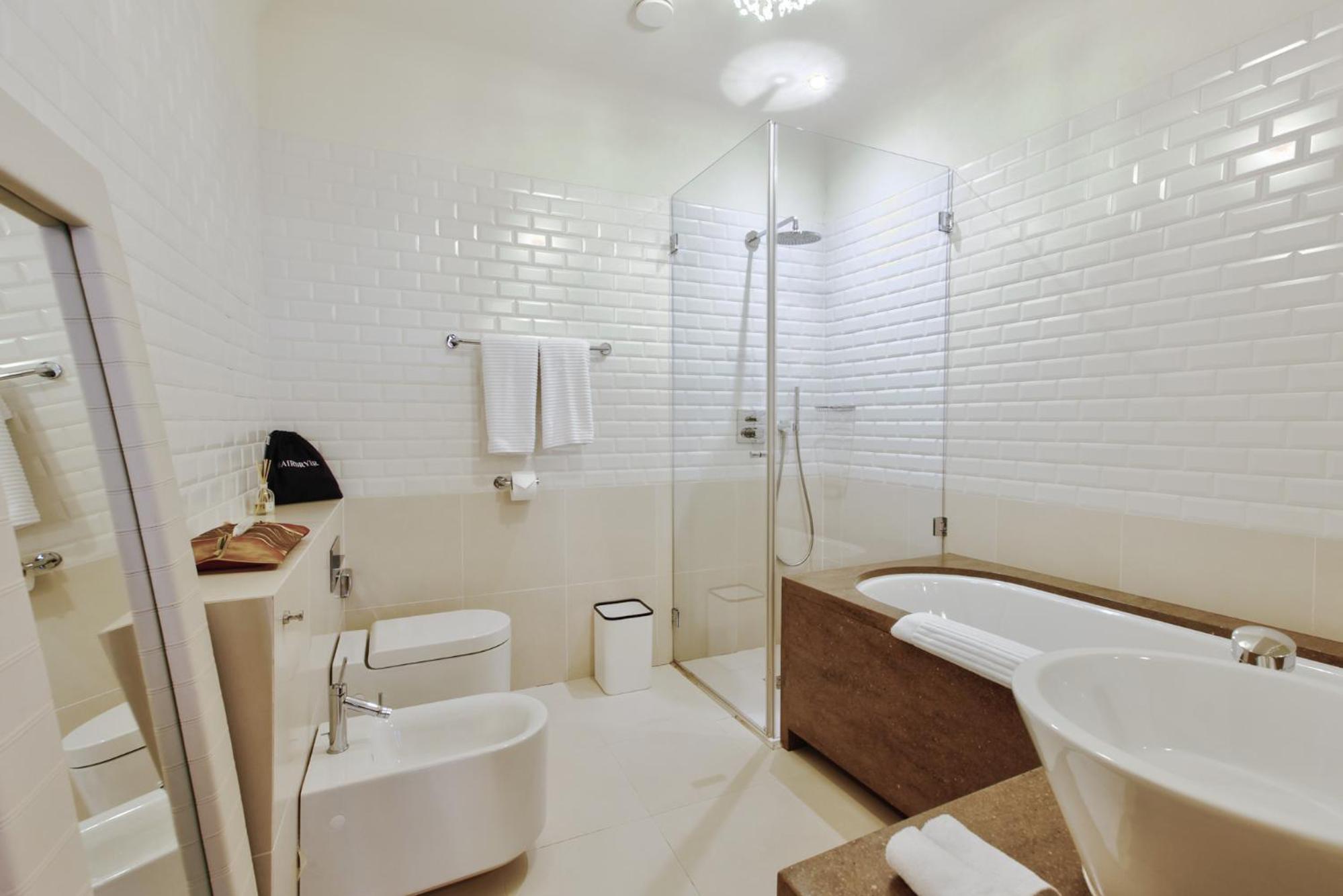 Deluxe Suite - Photo 11