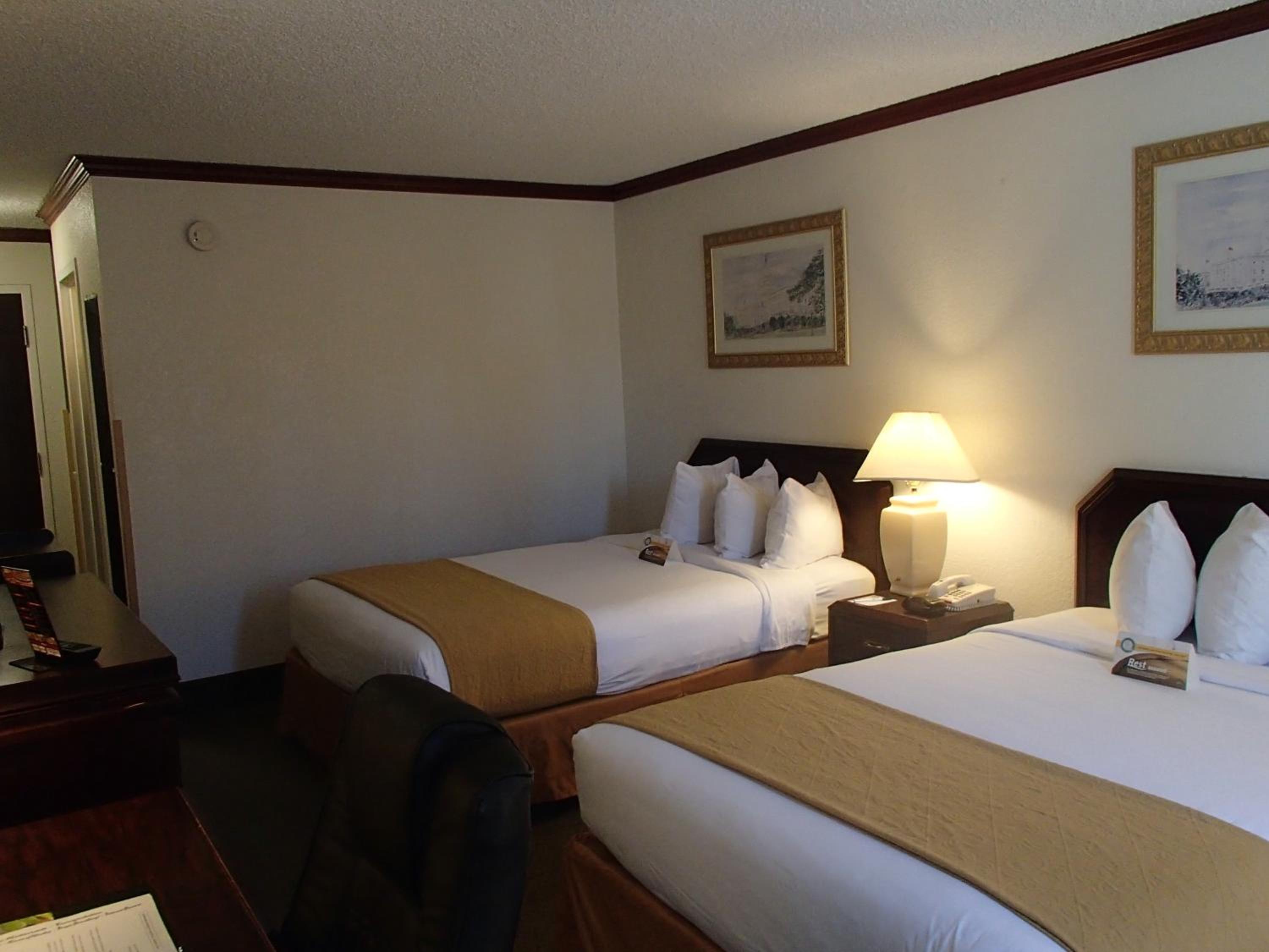 Double Room with Two Double Beds - Disability Access/Non-Smoking - Photo 1