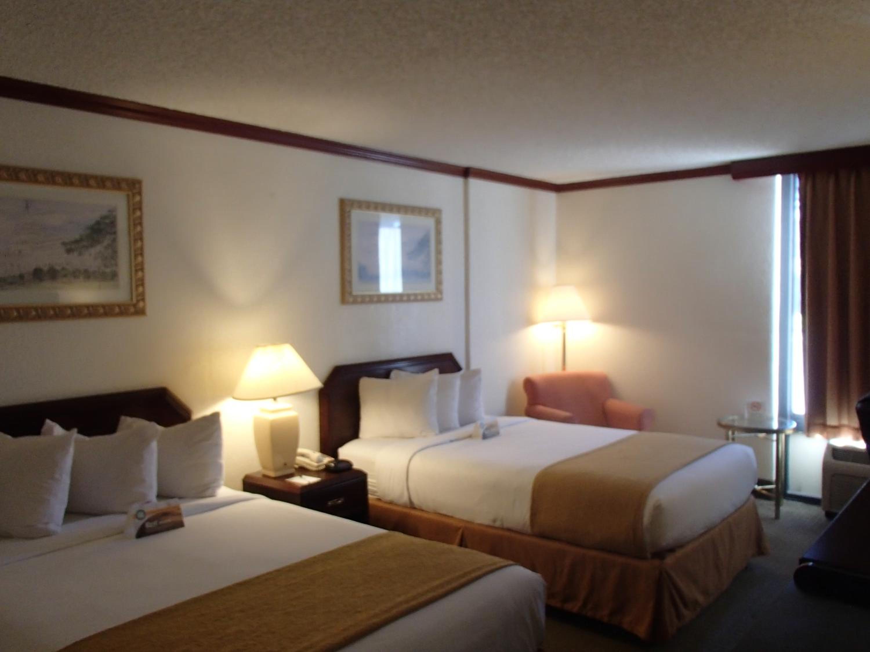 Double Room with Two Double Beds - Disability Access/Non-Smoking - Photo 4