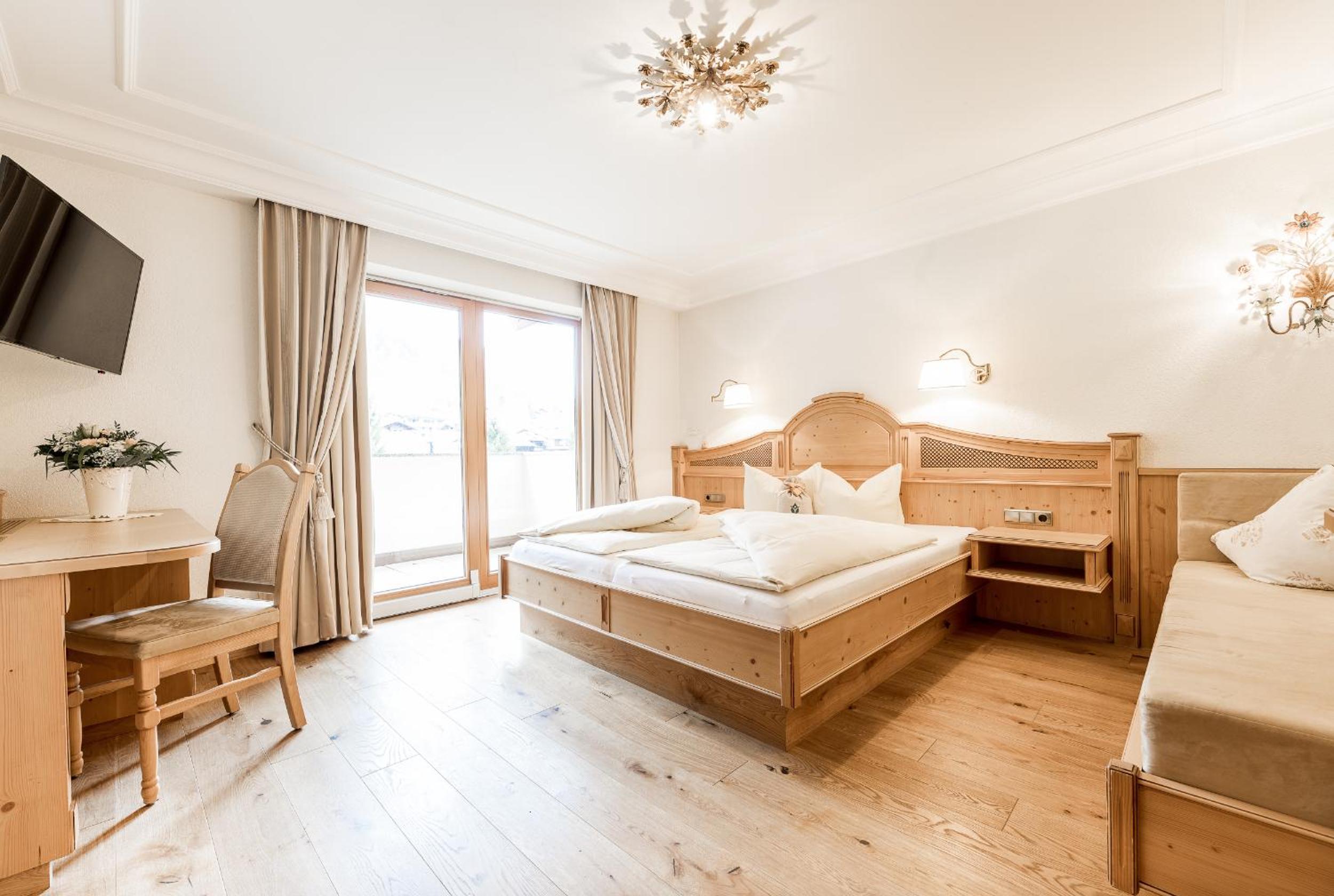 Double Room with Balcony - Photo 2