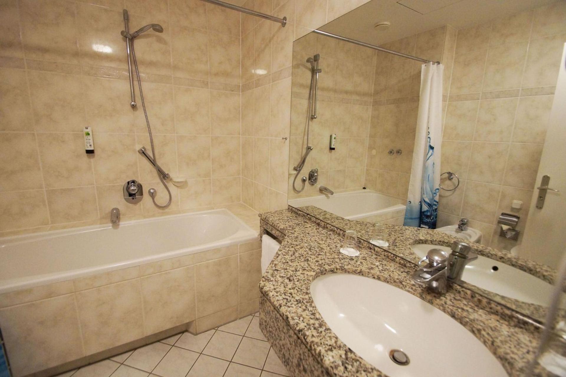 Double Room - Photo 21