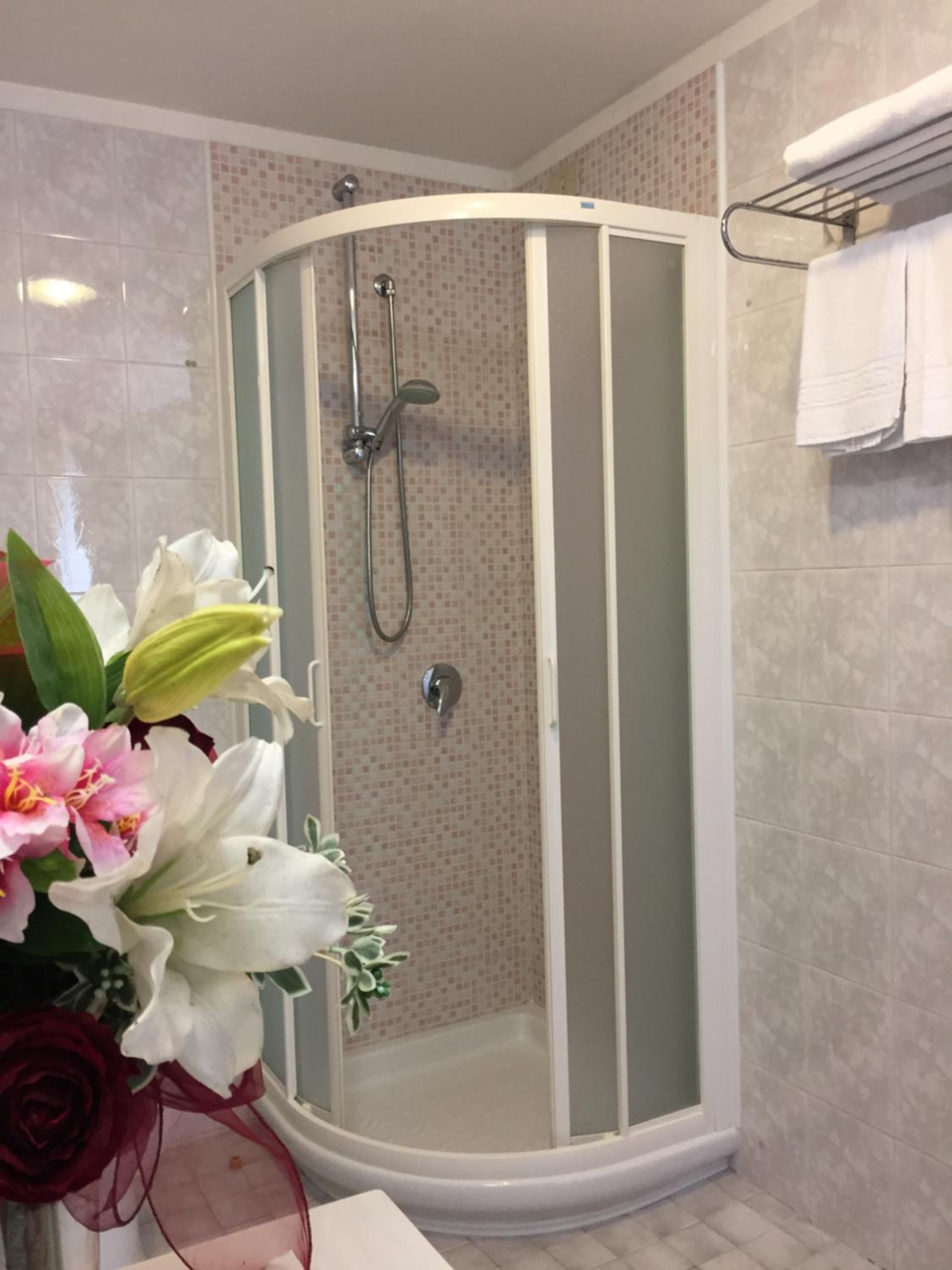 Large Double or Twin Room - Photo 6
