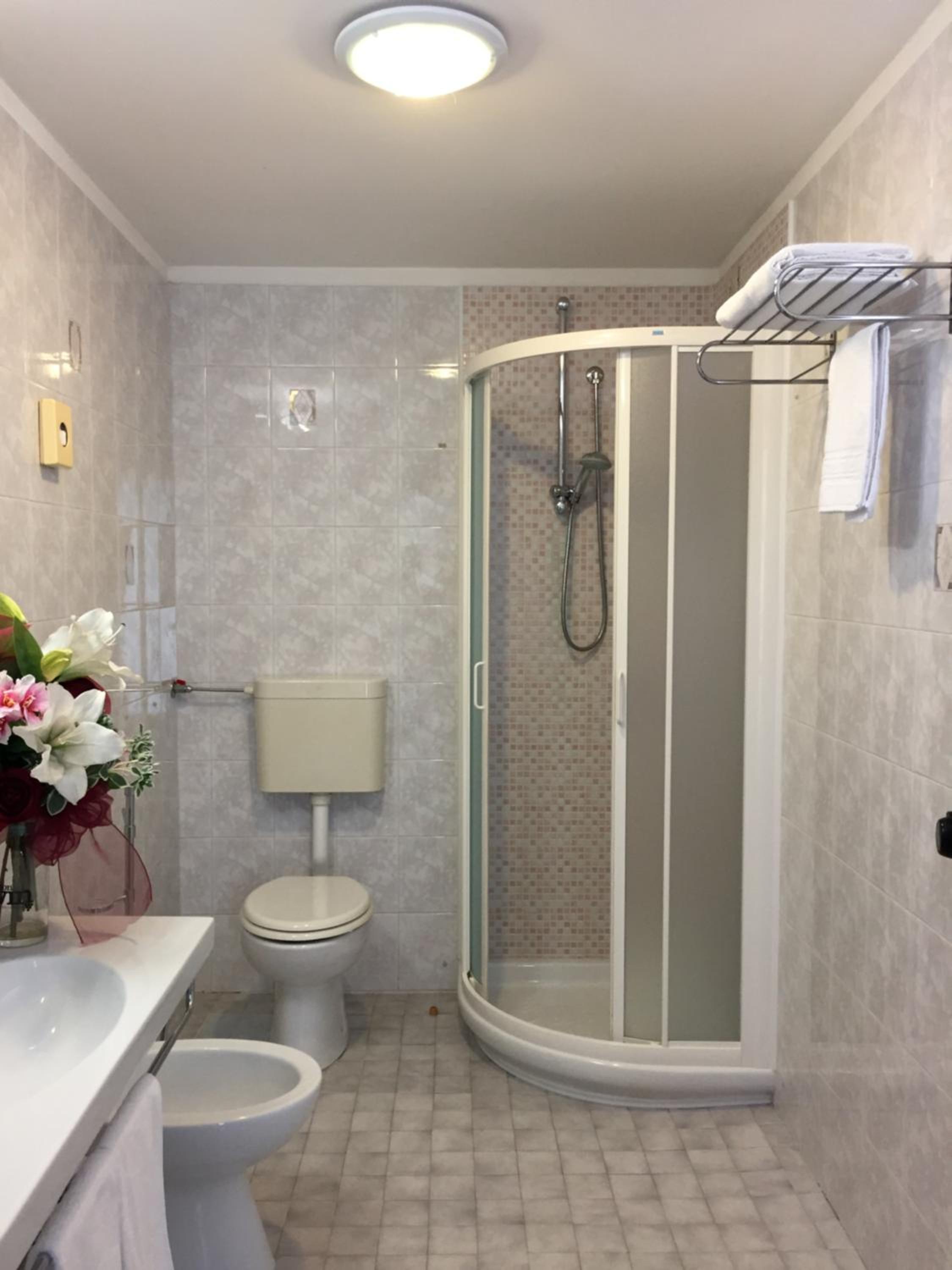 Large Double or Twin Room - Photo 4