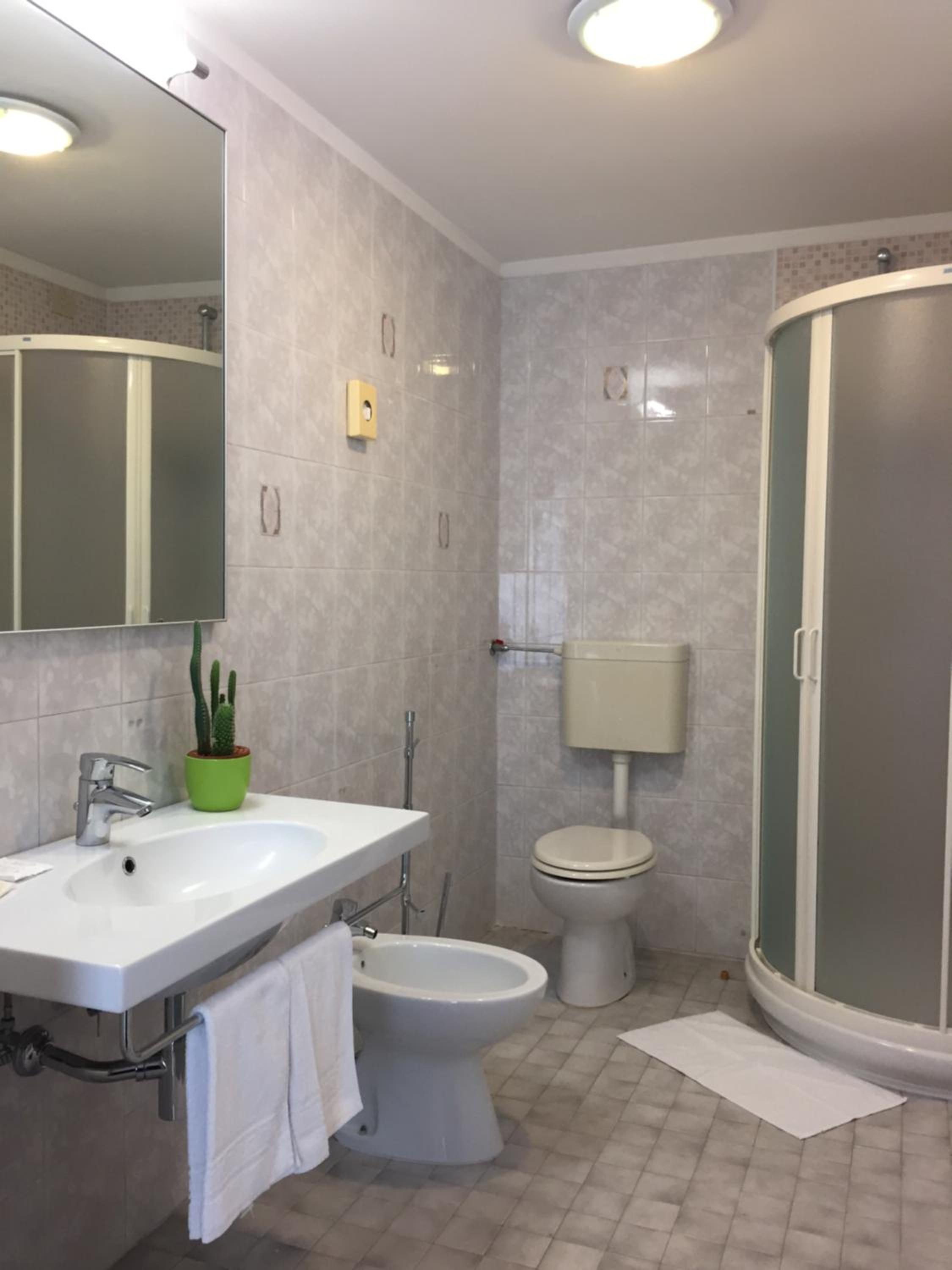 Large Double or Twin Room - Photo 18