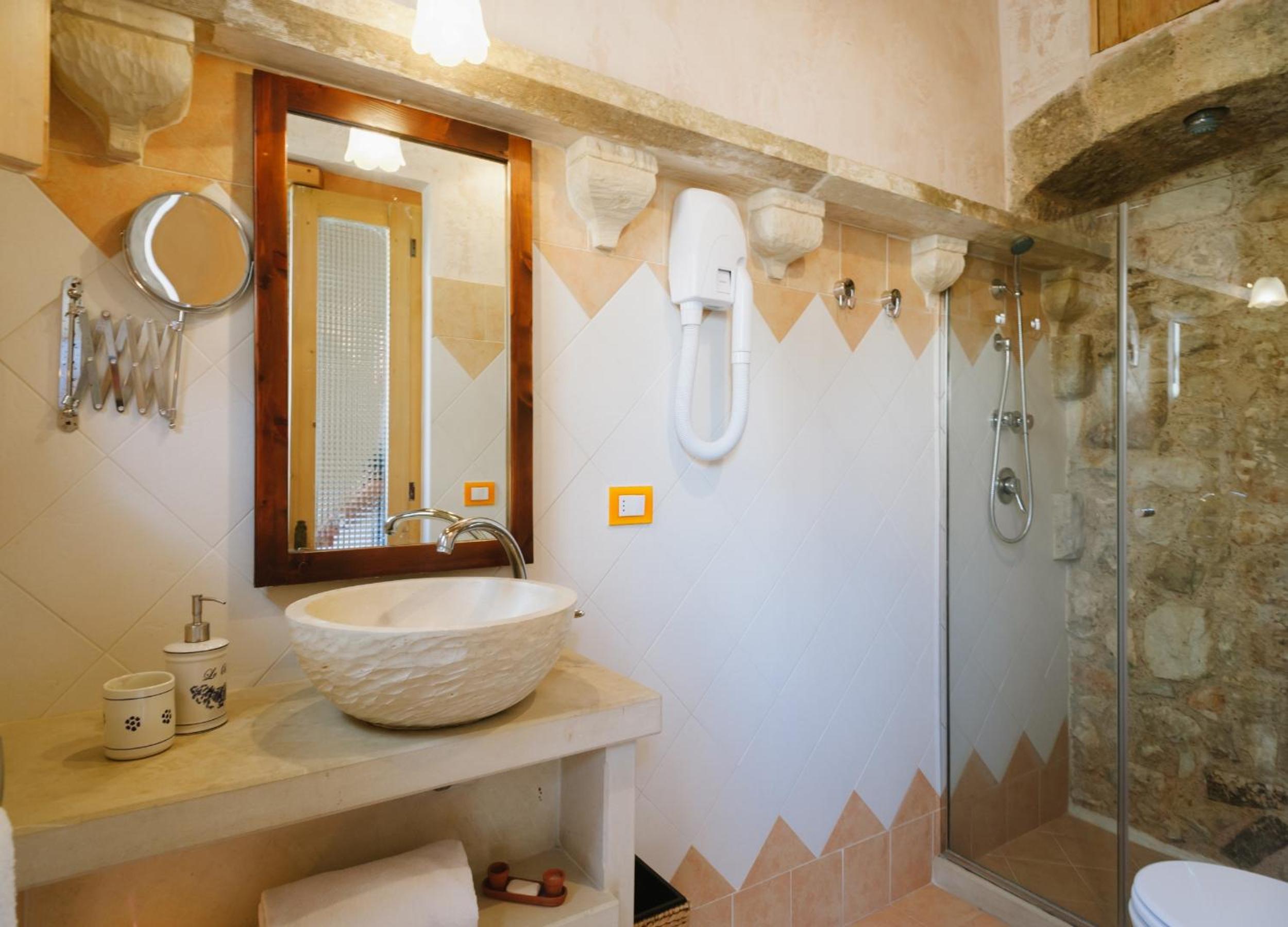 Double Room - Photo 11