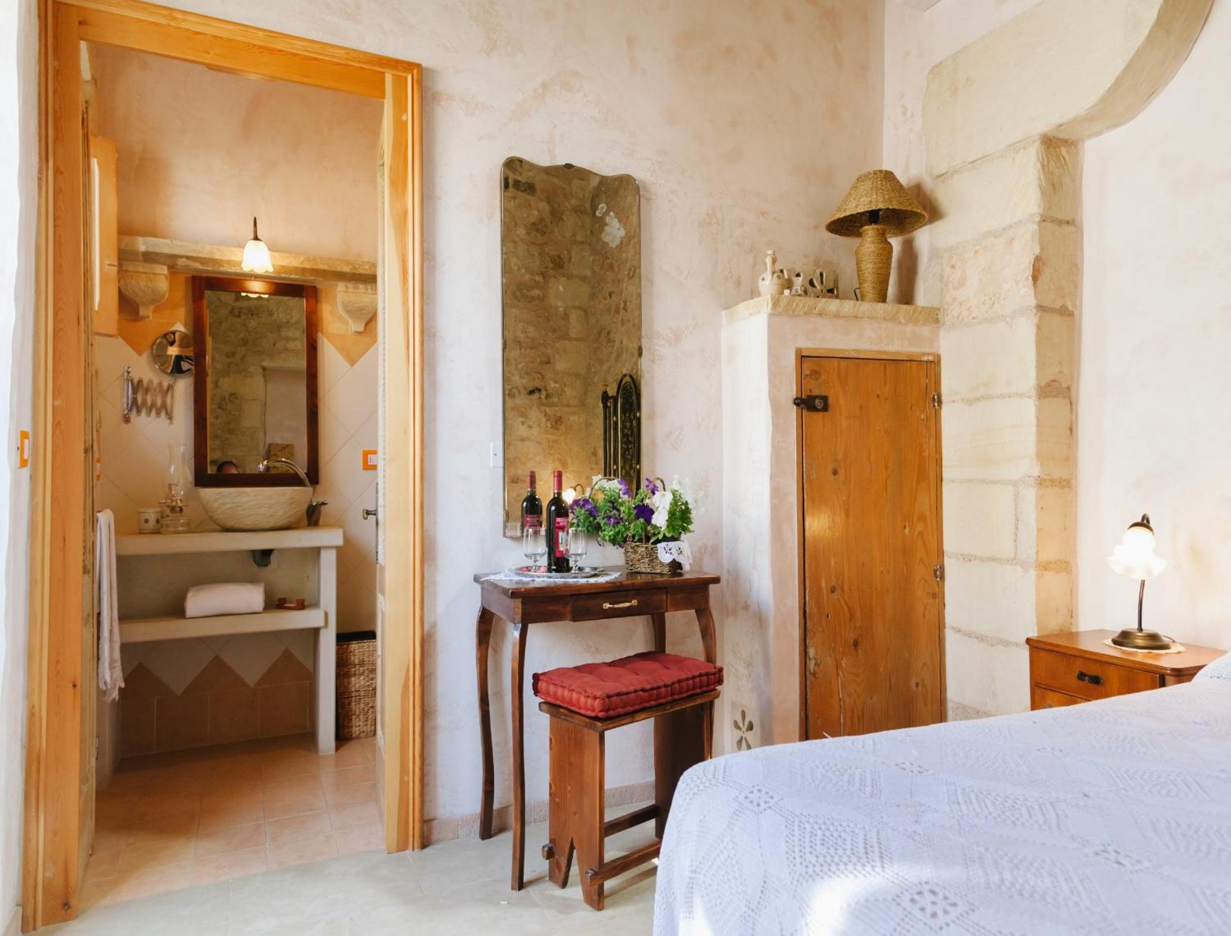 Double Room - Photo 13