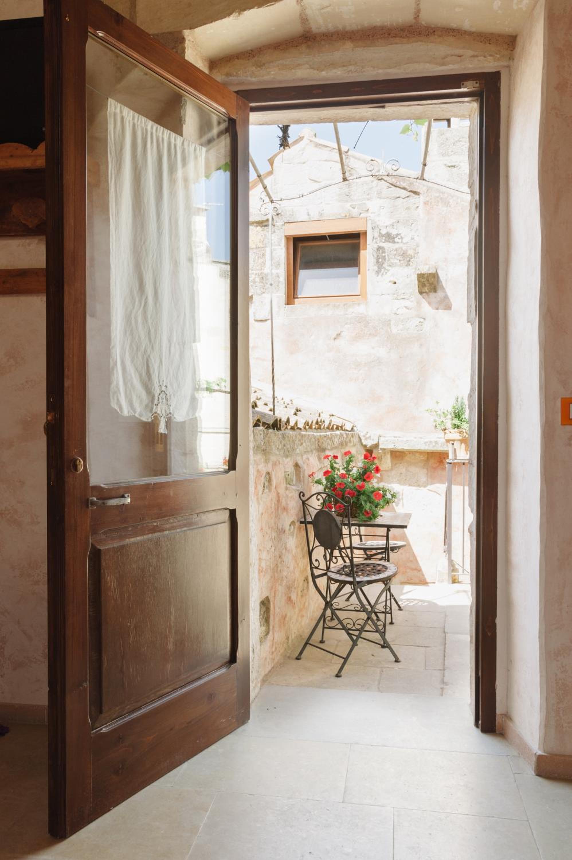 Double Room - Photo 12