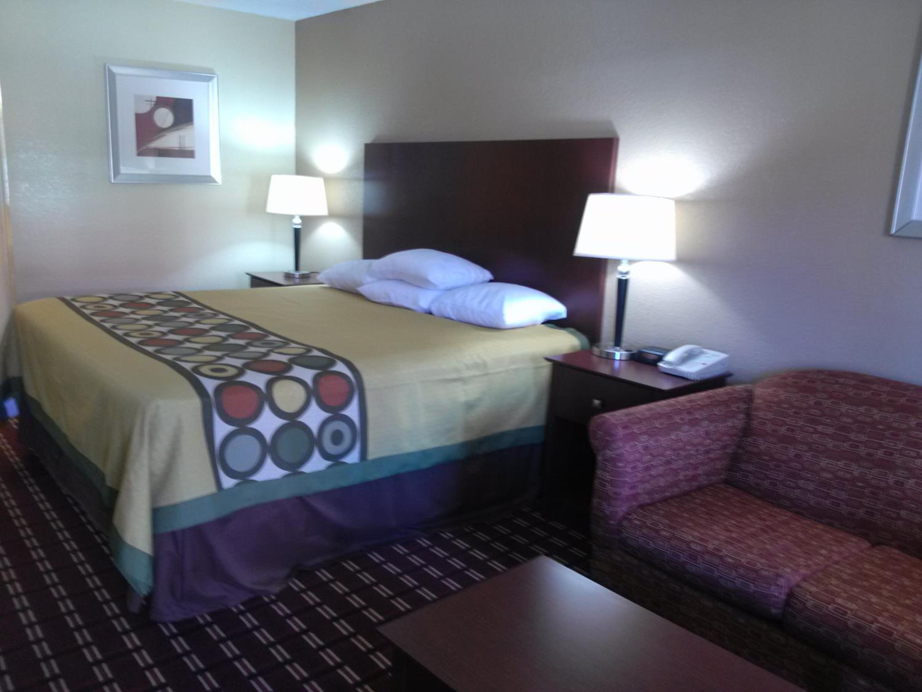 Deluxe King Room - Non-Smoking - Photo 5